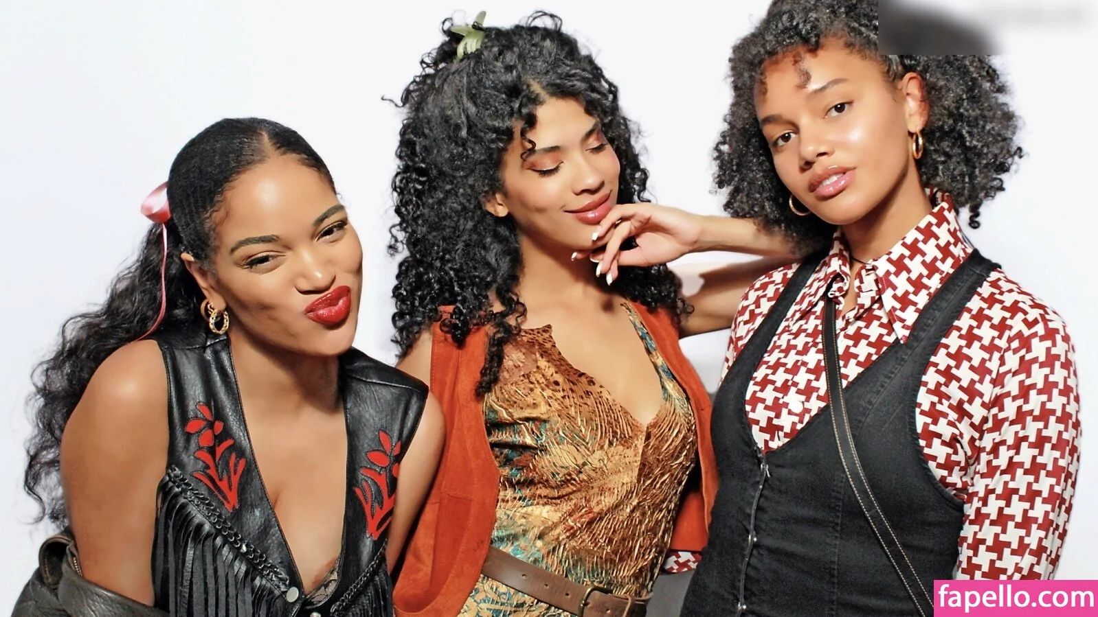 Photobox Flashes Onlyfans Photo Gallery 