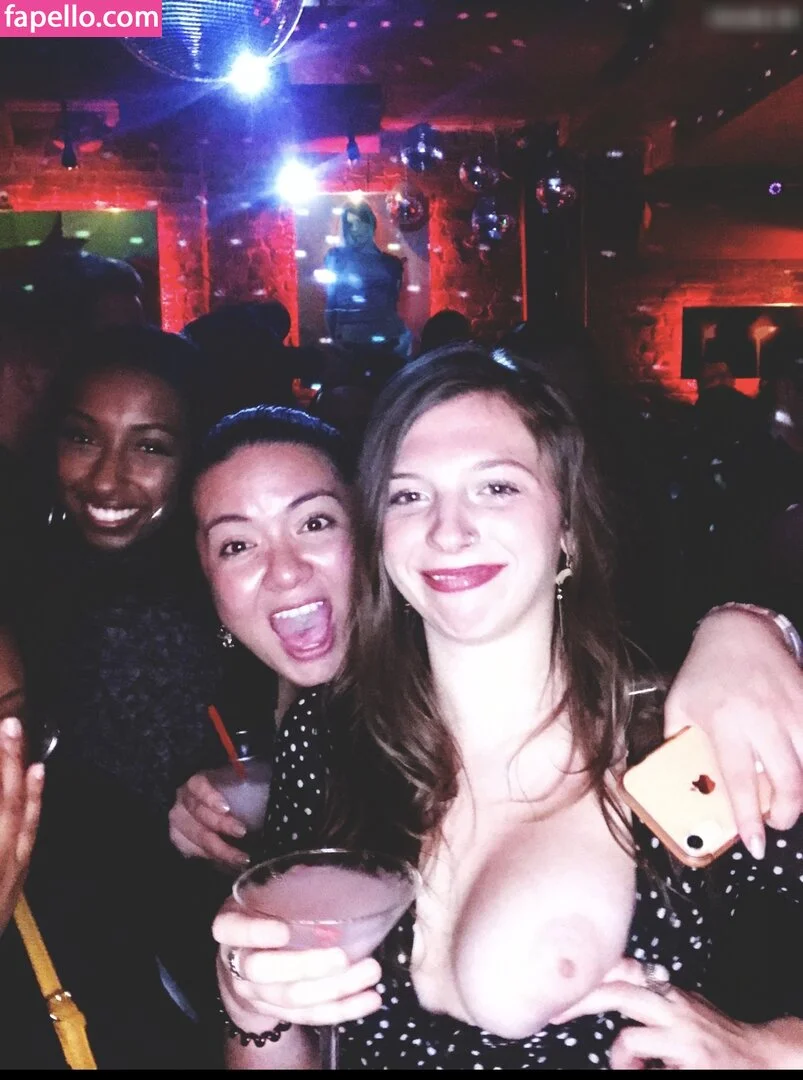 Photobox Flashes Onlyfans Photo Gallery 