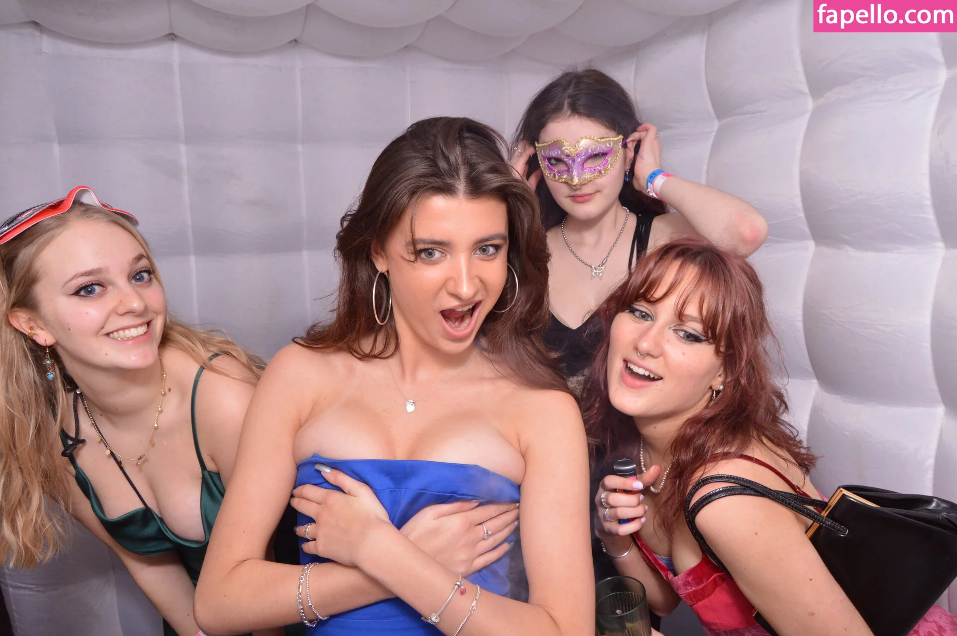 Photobox Flashes Onlyfans Photo Gallery 