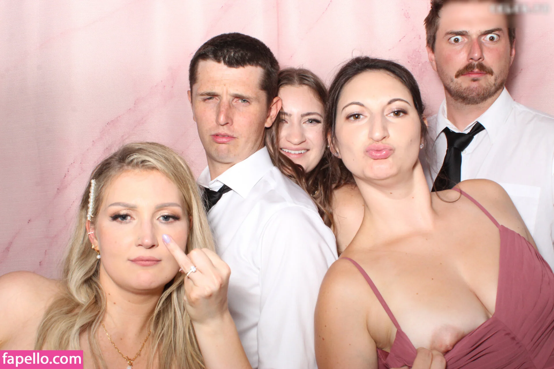 Photobox Flashes Onlyfans Photo Gallery 