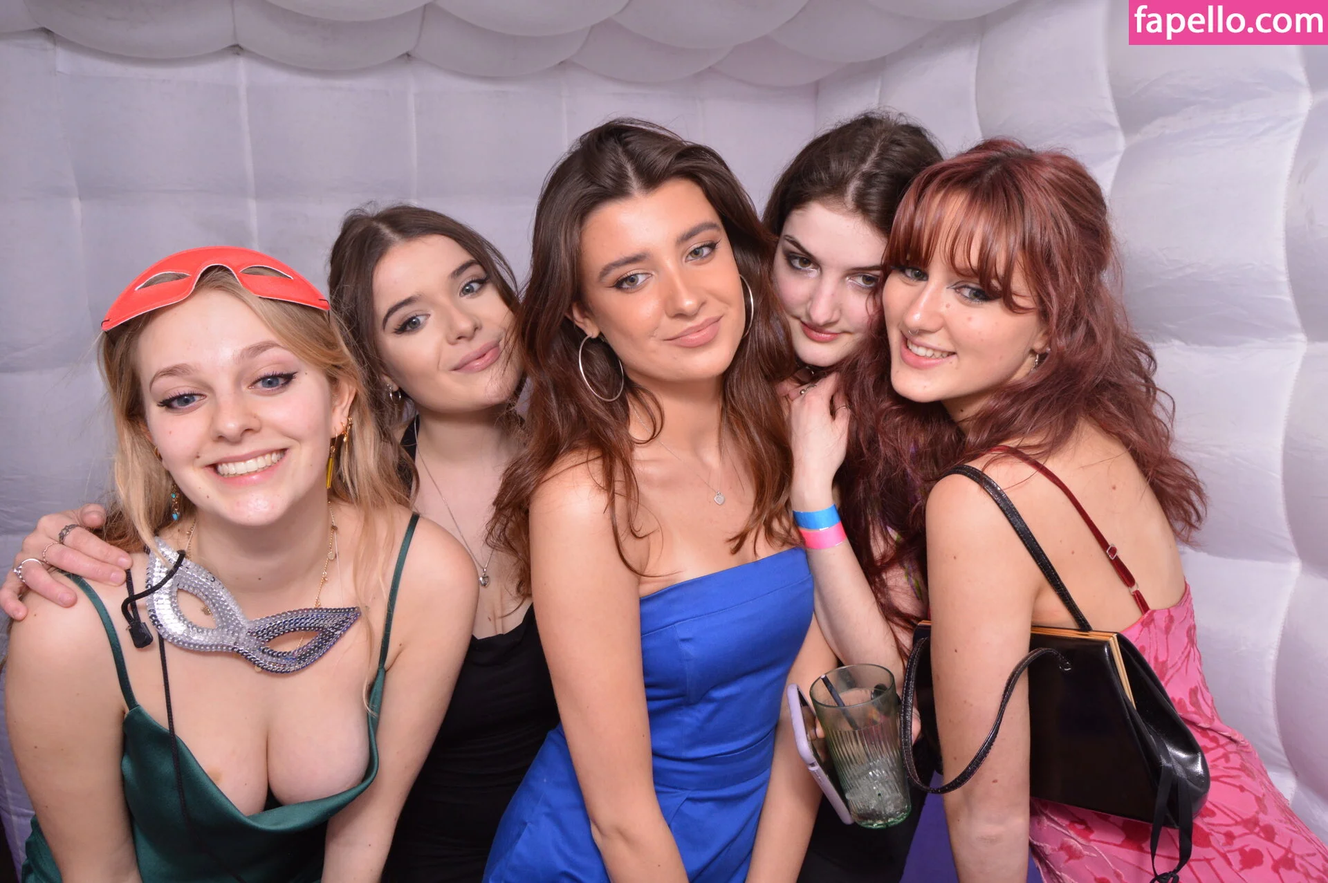 Photobox Flashes Onlyfans Photo Gallery 