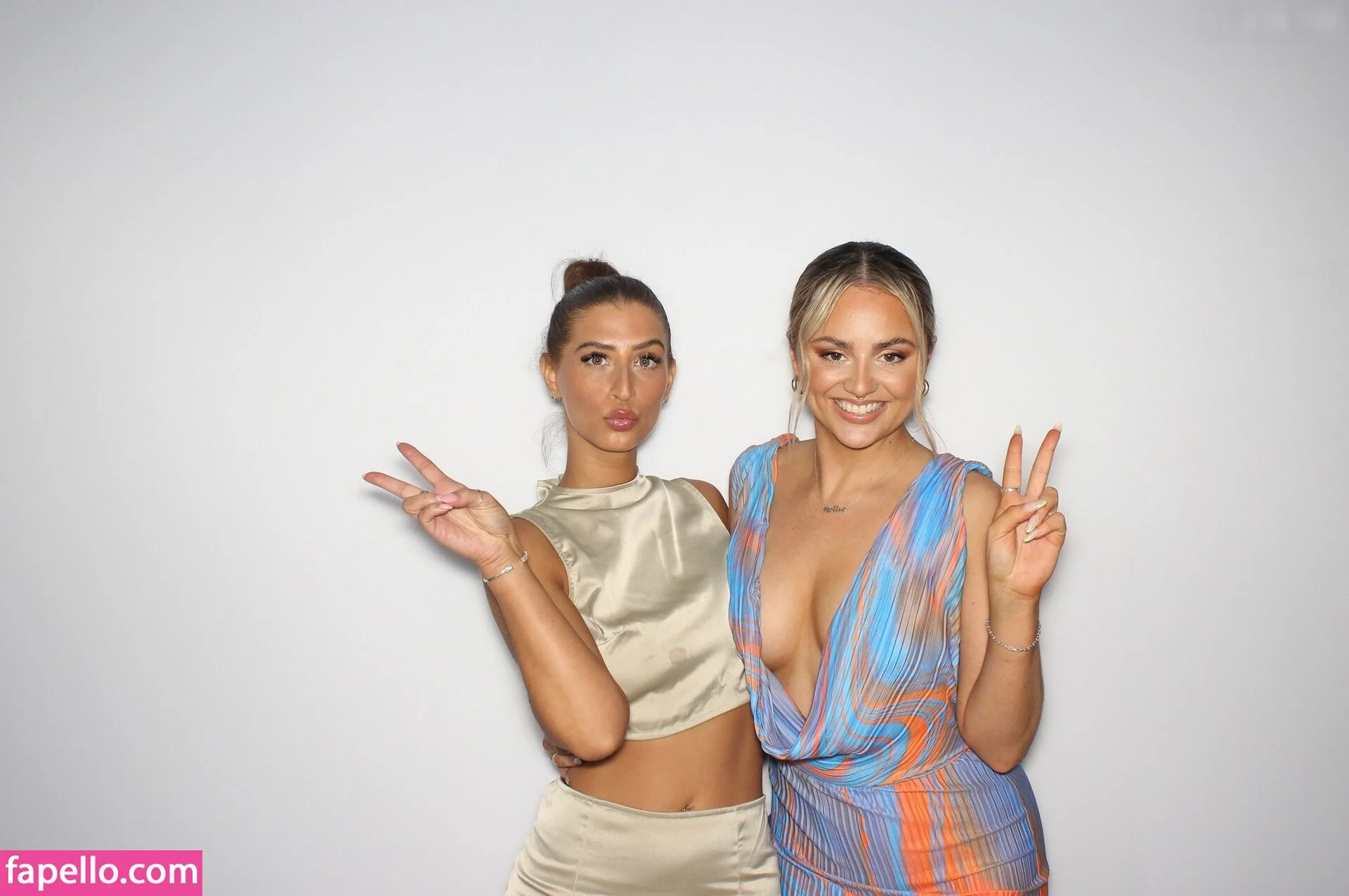 Photobox Flashes Onlyfans Photo Gallery 