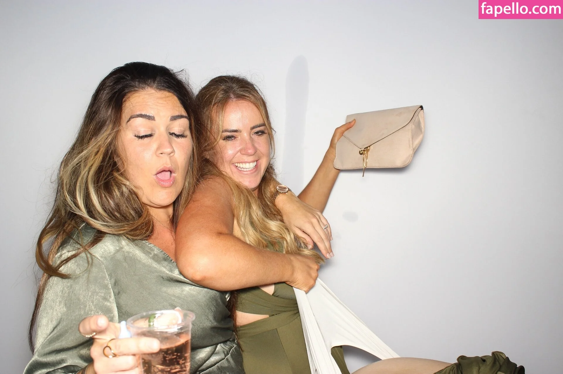 Photobox Flashes Onlyfans Photo Gallery 