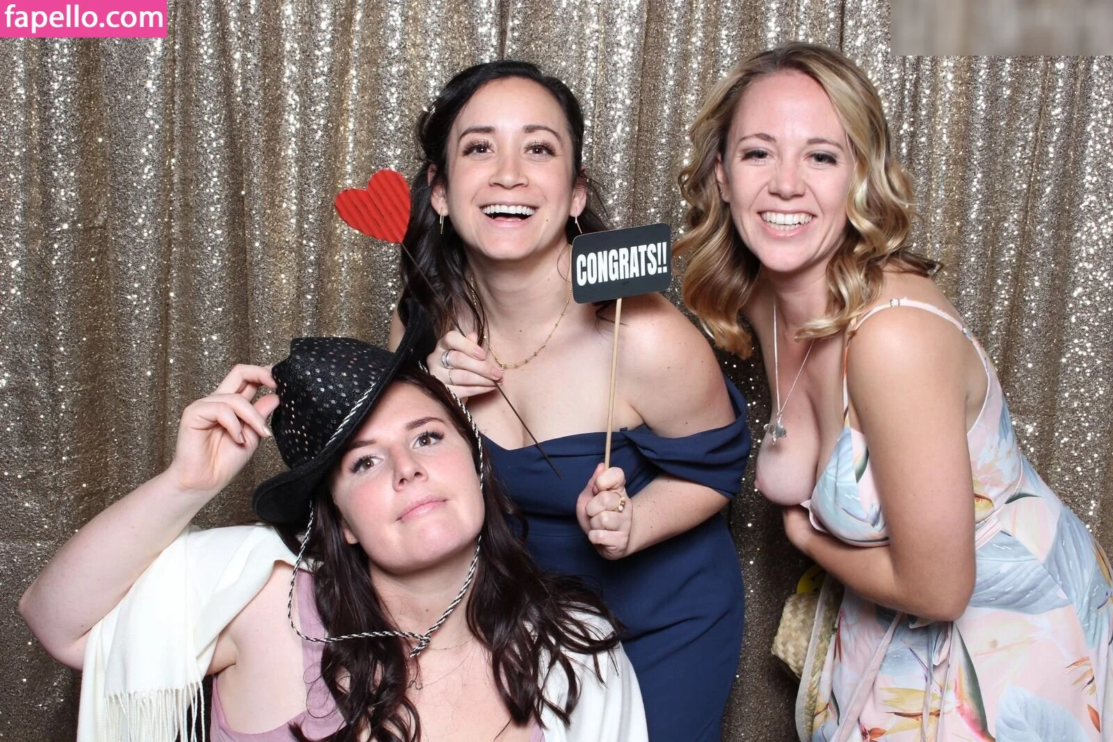 Photobox Flashes Onlyfans Photo Gallery 