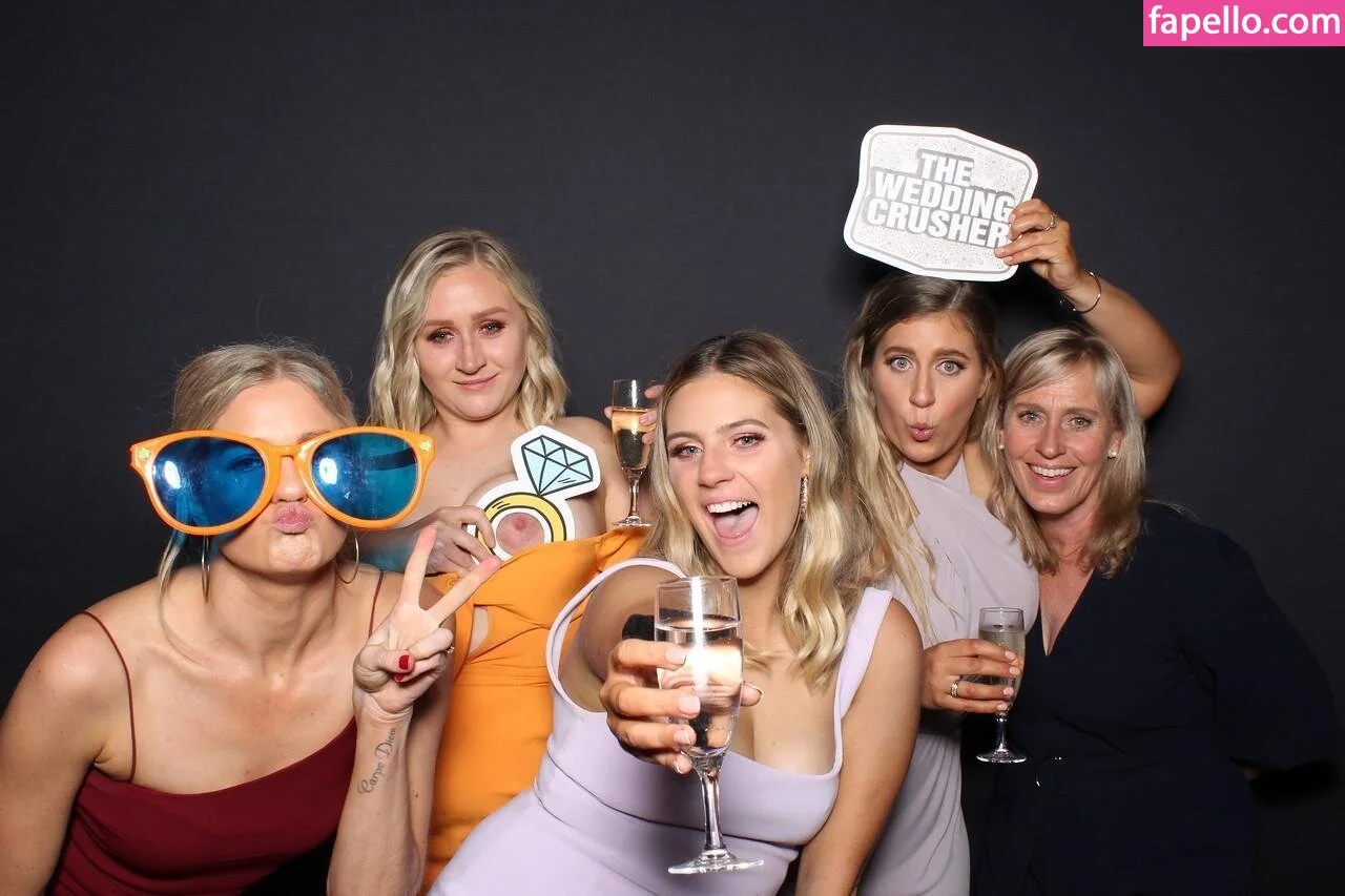 Photobox Flashes Onlyfans Photo Gallery 