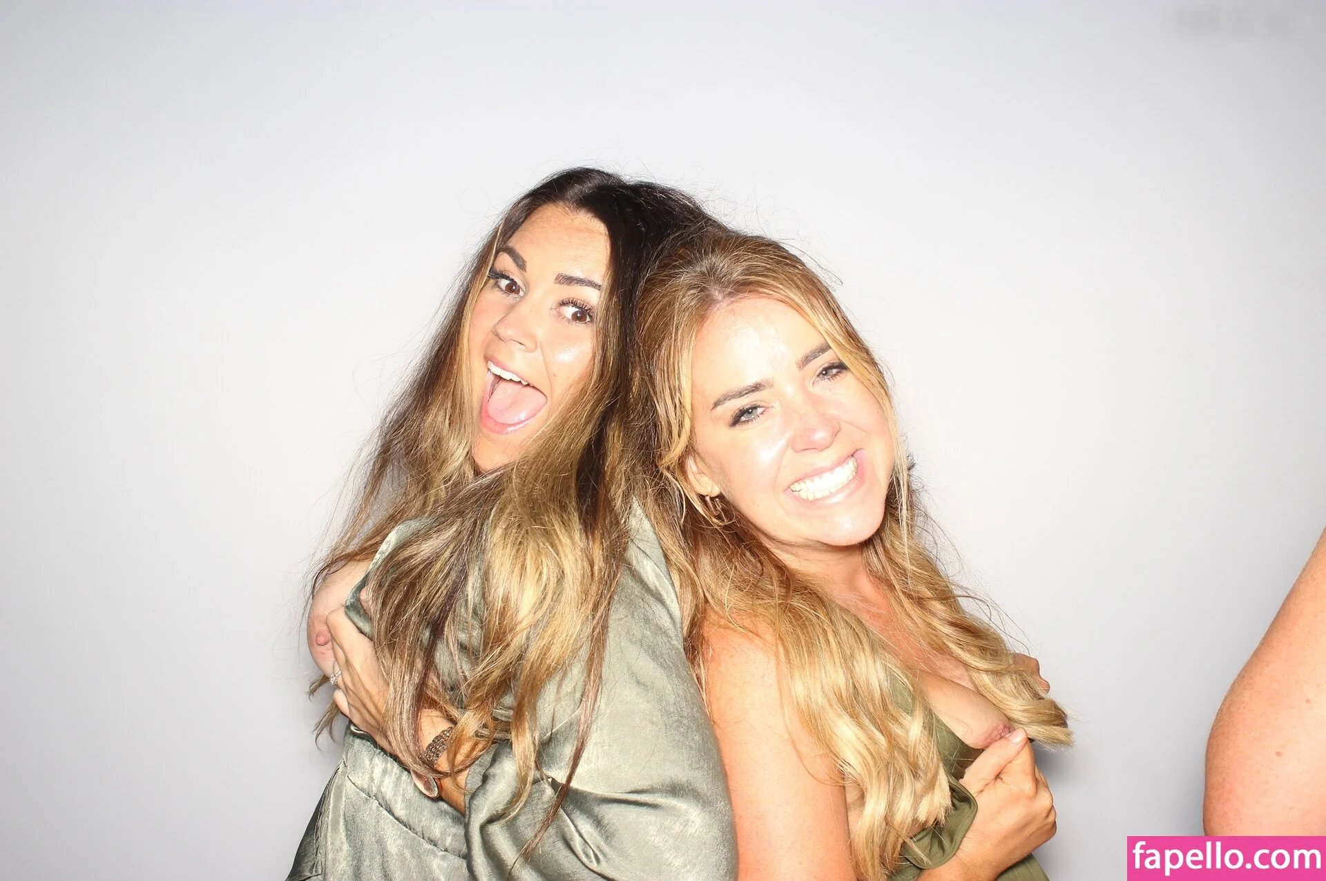 Photobox Flashes Onlyfans Photo Gallery 