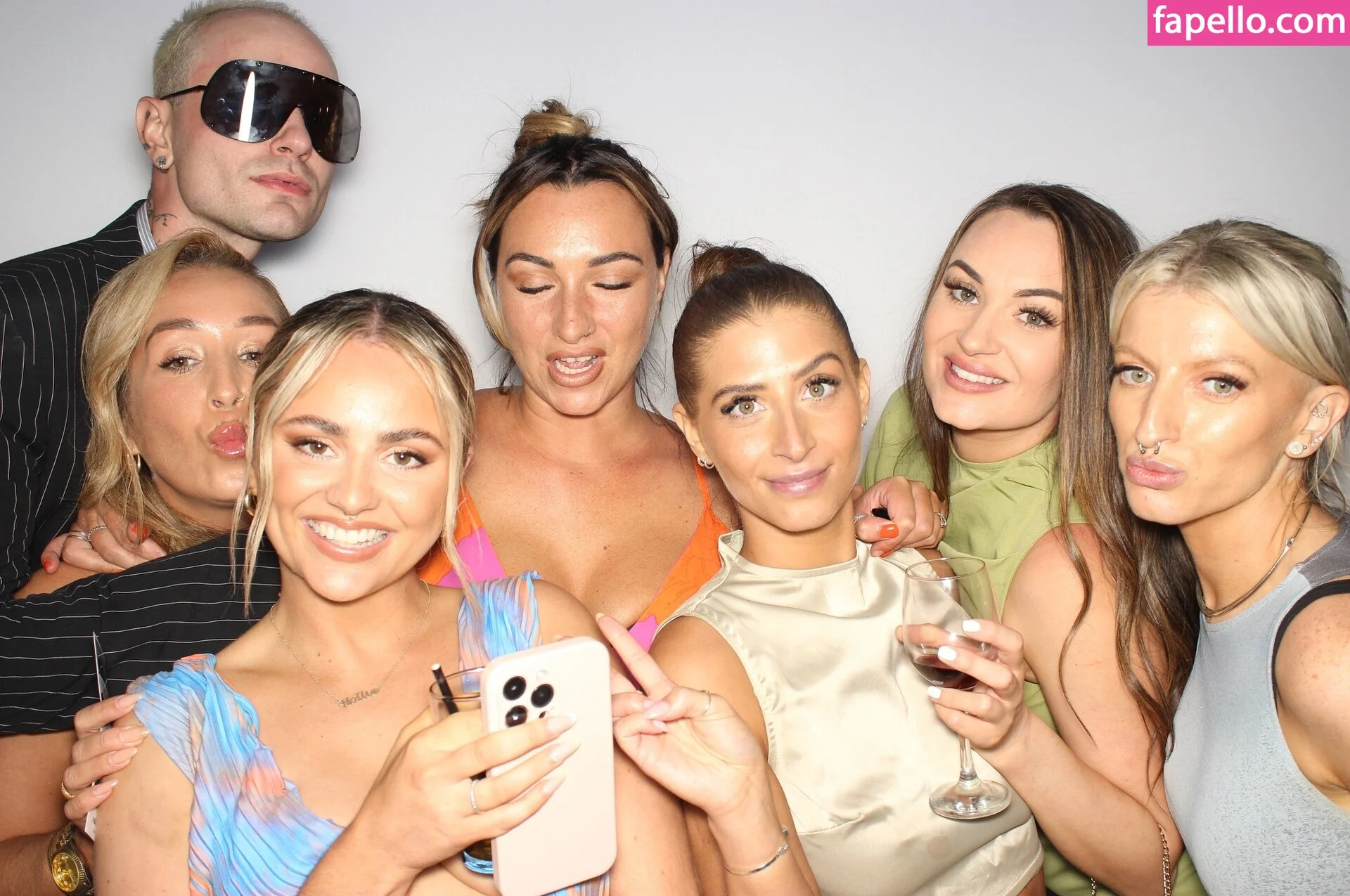 Photobox Flashes Onlyfans Photo Gallery 