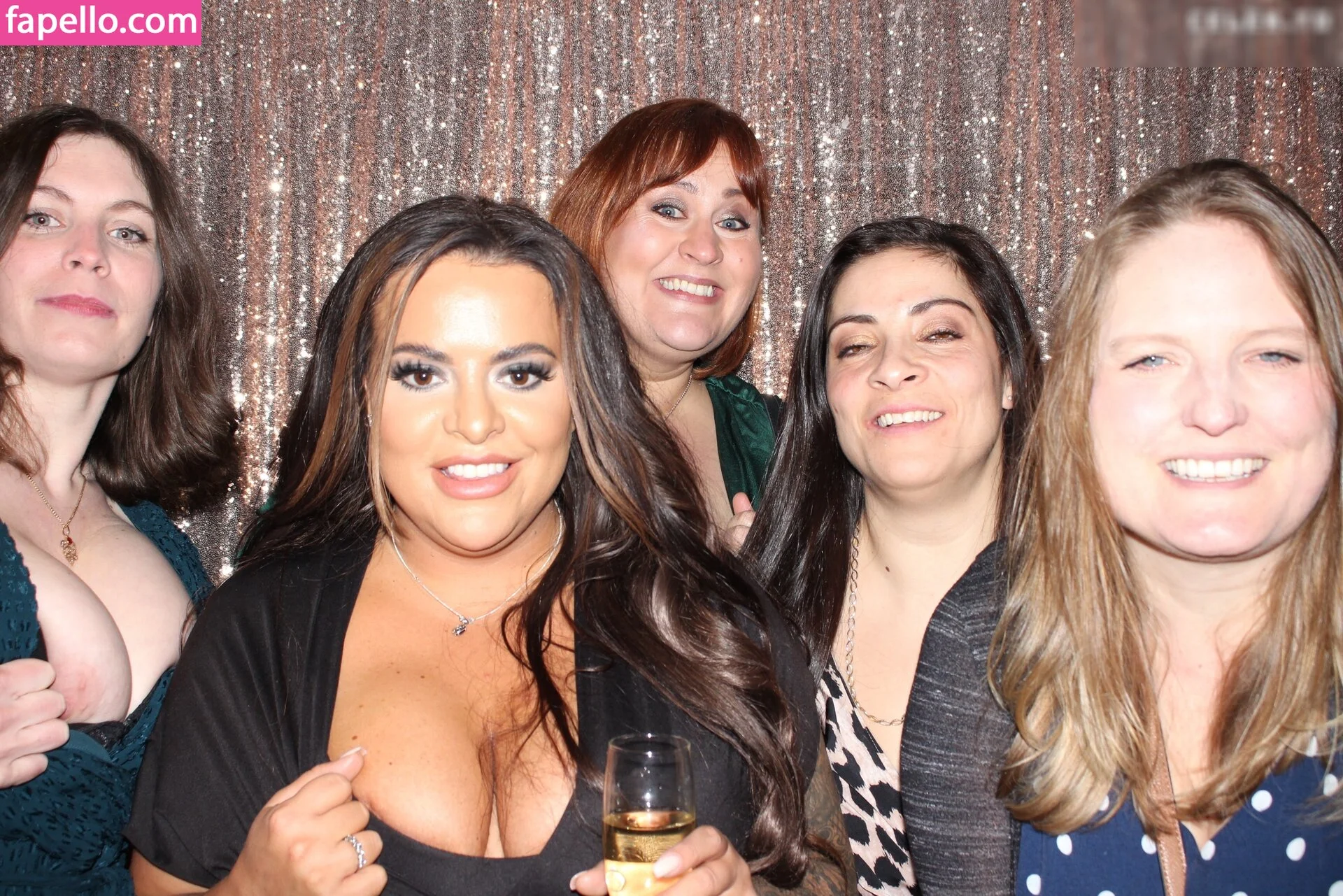 Photobox Flashes Onlyfans Photo Gallery 