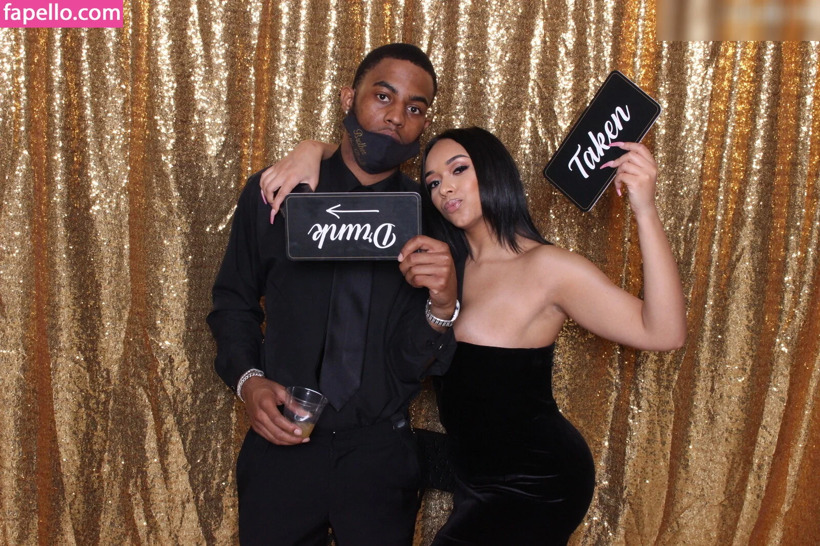 Photobox Flashes Onlyfans Photo Gallery 