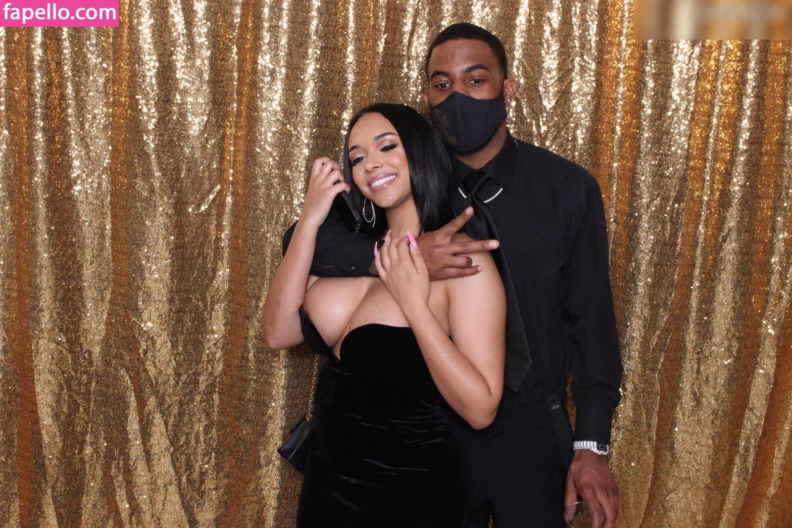 Photobox Flashes Onlyfans Photo Gallery 