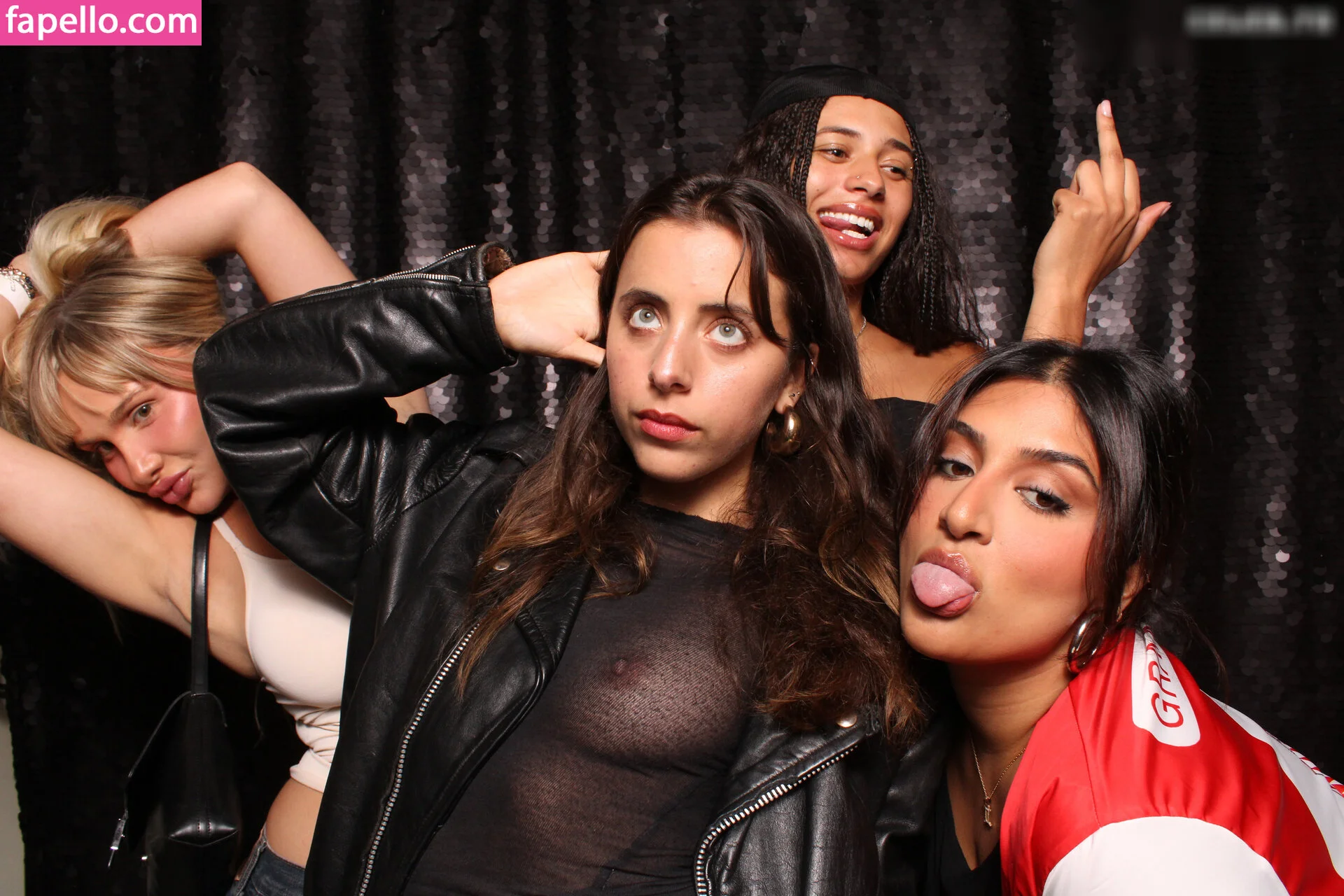 Photobox Flashes Onlyfans Photo Gallery 