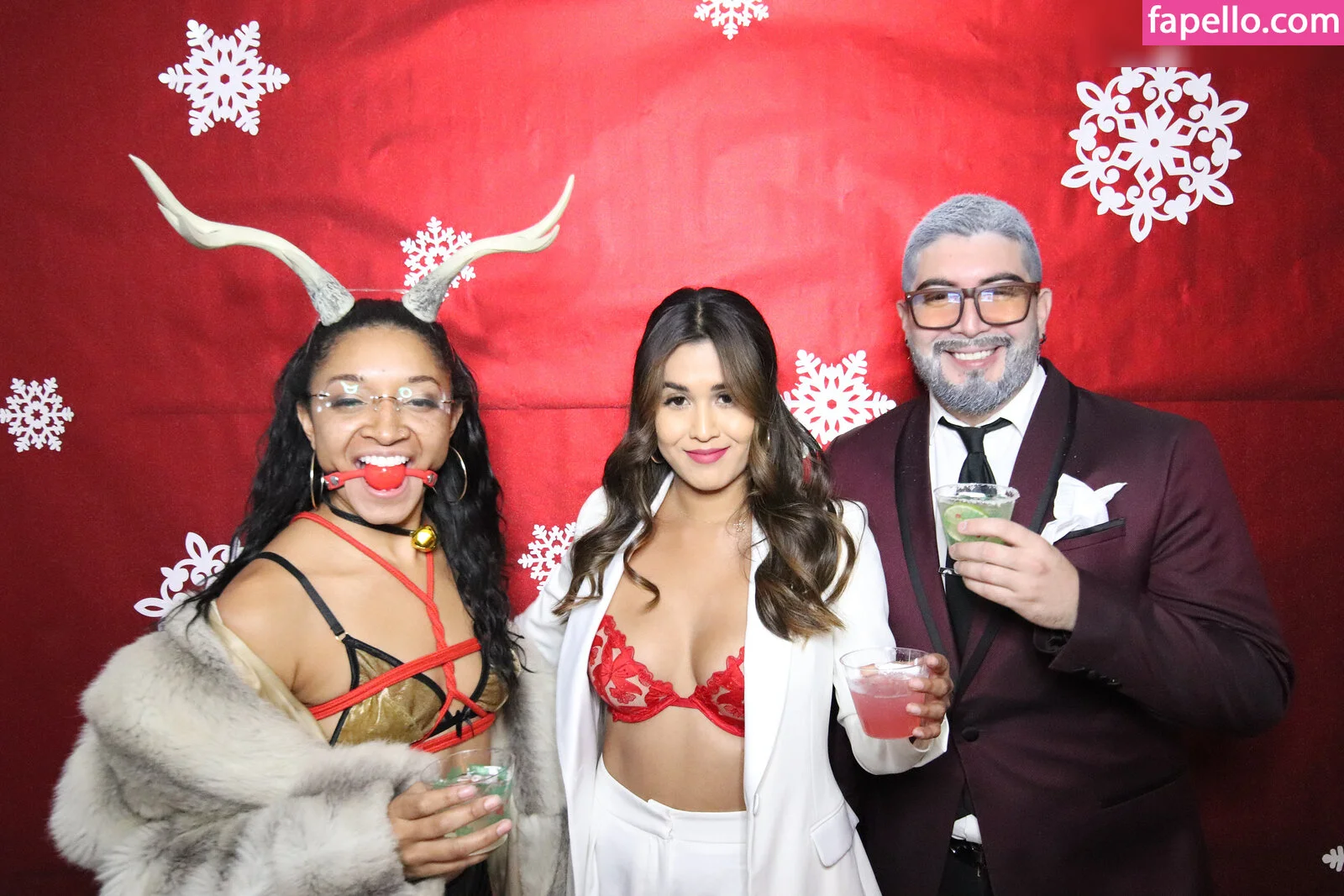 Photobox Flashes Onlyfans Photo Gallery 