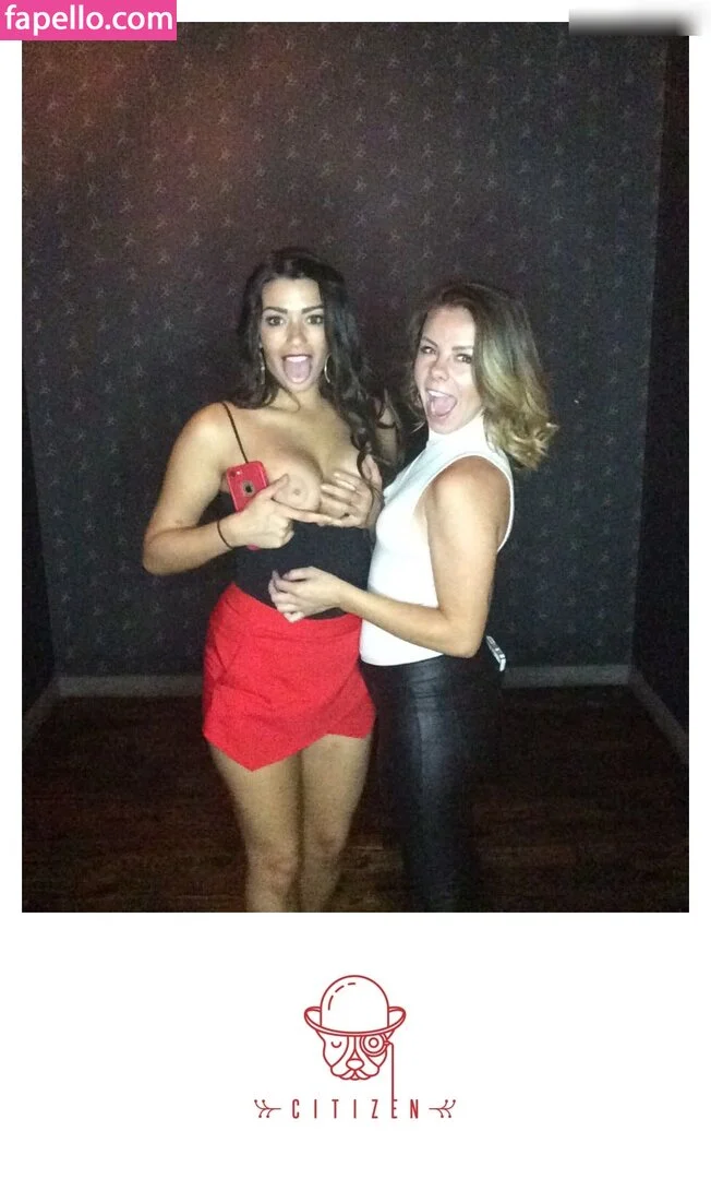 Photobox Flashes Onlyfans Photo Gallery 