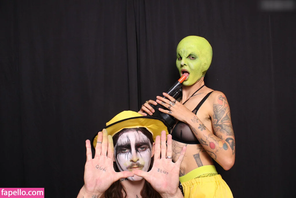 Photobox Flashes Onlyfans Photo Gallery 