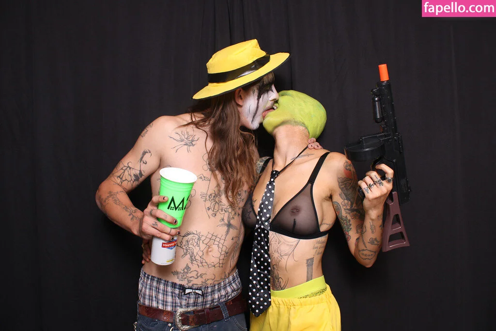 Photobox Flashes Onlyfans Photo Gallery 