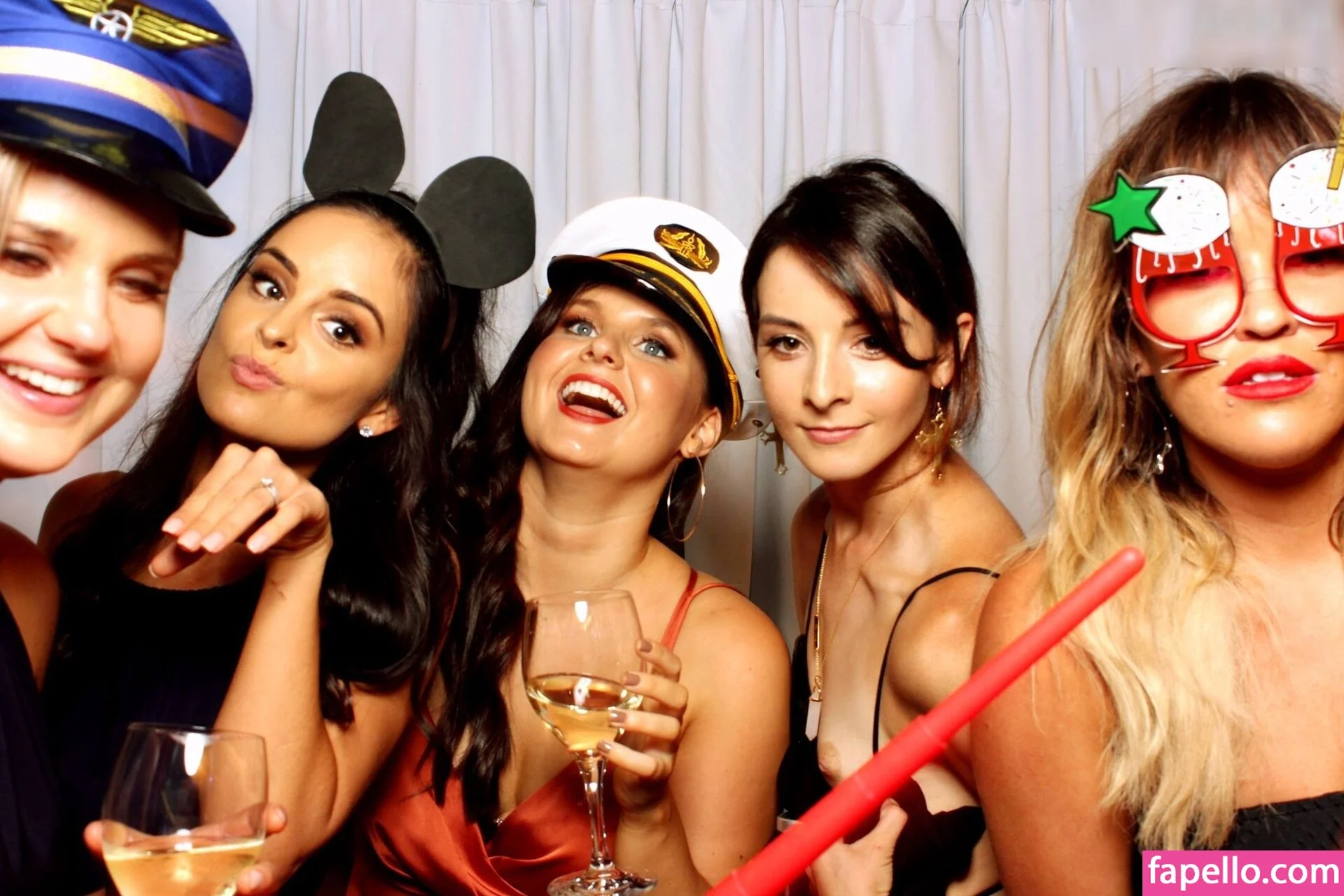 Photobox Flashes Onlyfans Photo Gallery 