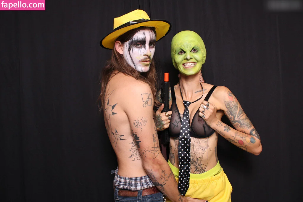 Photobox Flashes Onlyfans Photo Gallery 