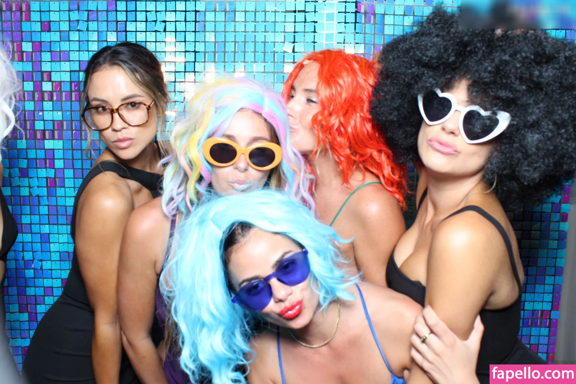 Photobox Flashes Onlyfans Photo Gallery 