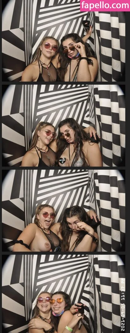 Photobox Flashes Onlyfans Photo Gallery 