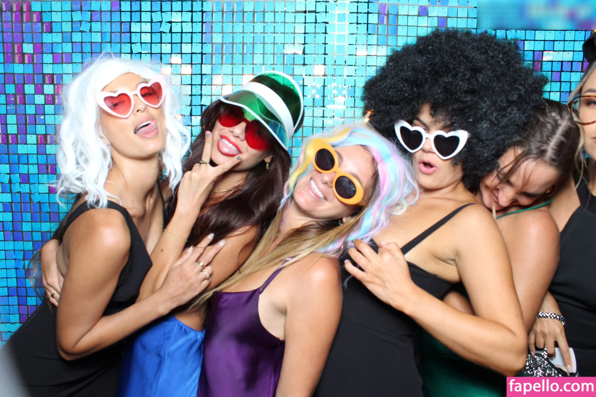 Photobox Flashes Onlyfans Photo Gallery 