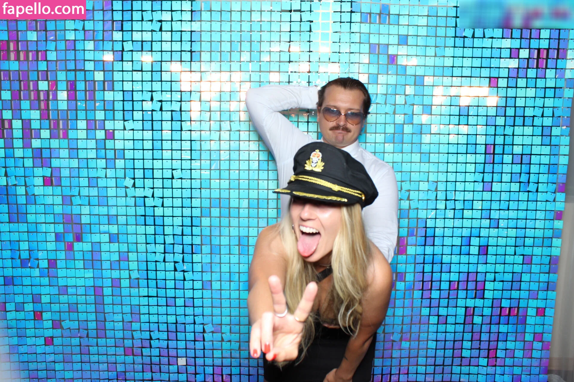 Photobox Flashes Onlyfans Photo Gallery 