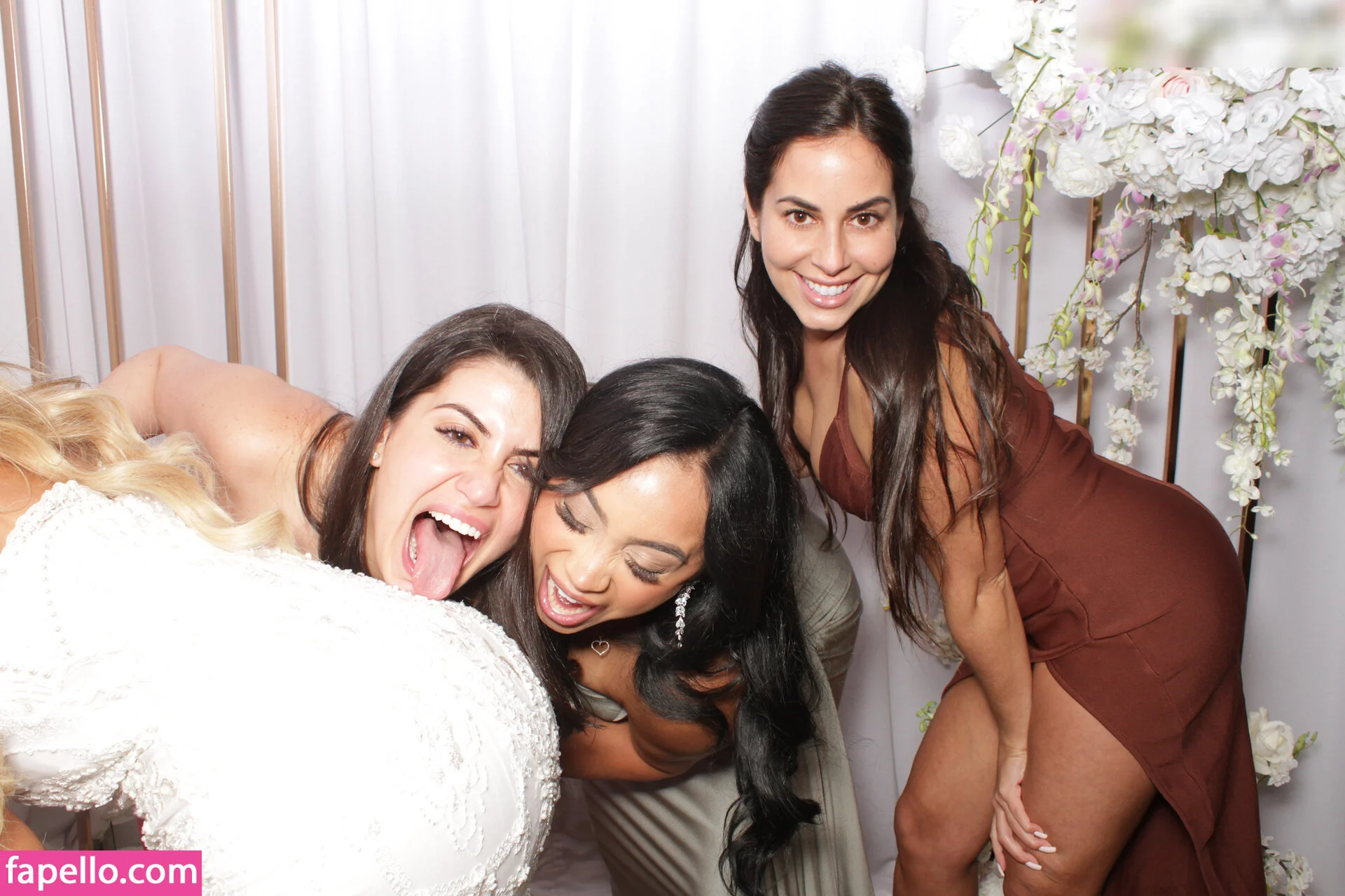 Photobox Flashes Onlyfans Photo Gallery 