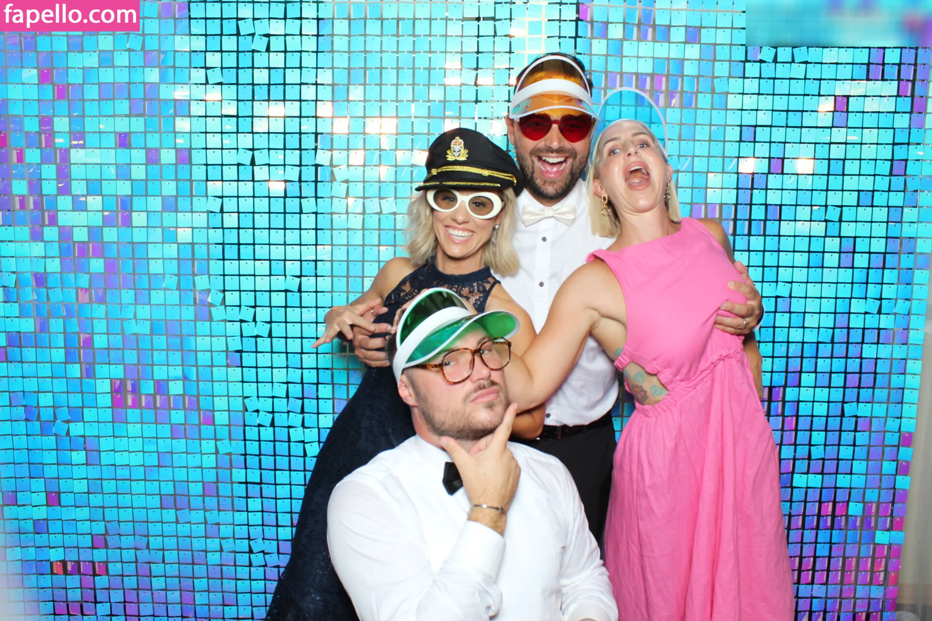 Photobox Flashes Onlyfans Photo Gallery 