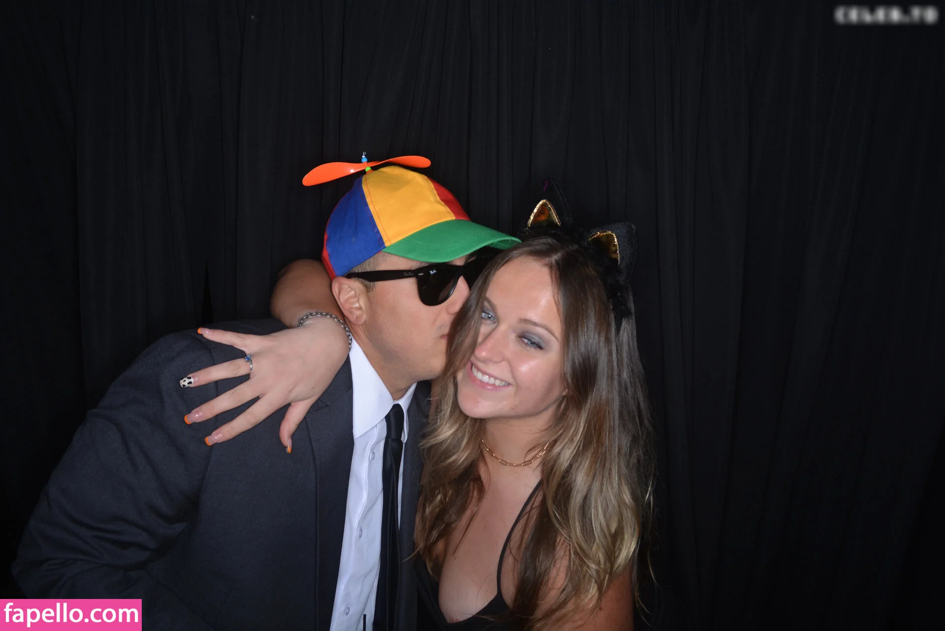 Photobox Flashes Onlyfans Photo Gallery 