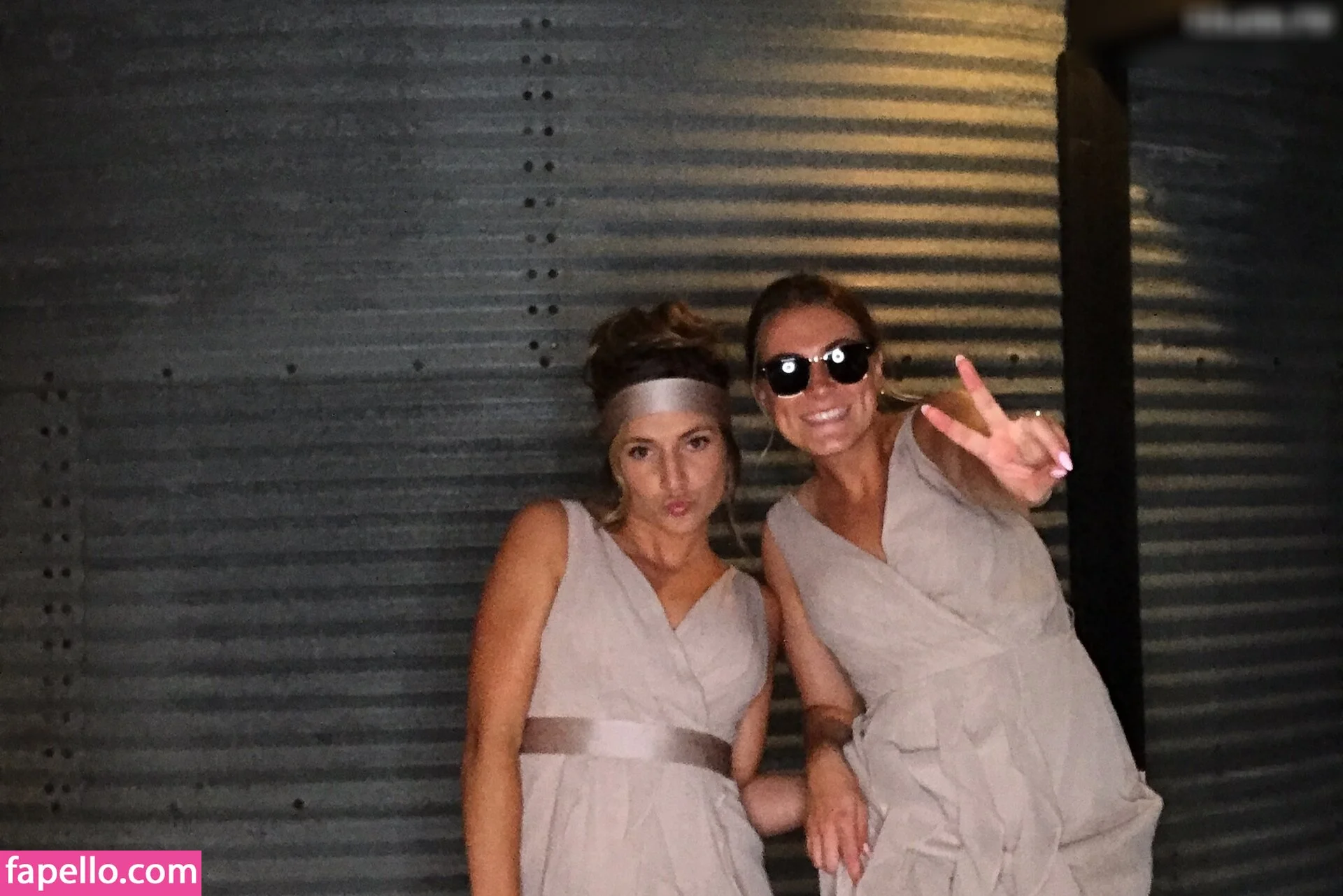 Photobox Flashes Onlyfans Photo Gallery 