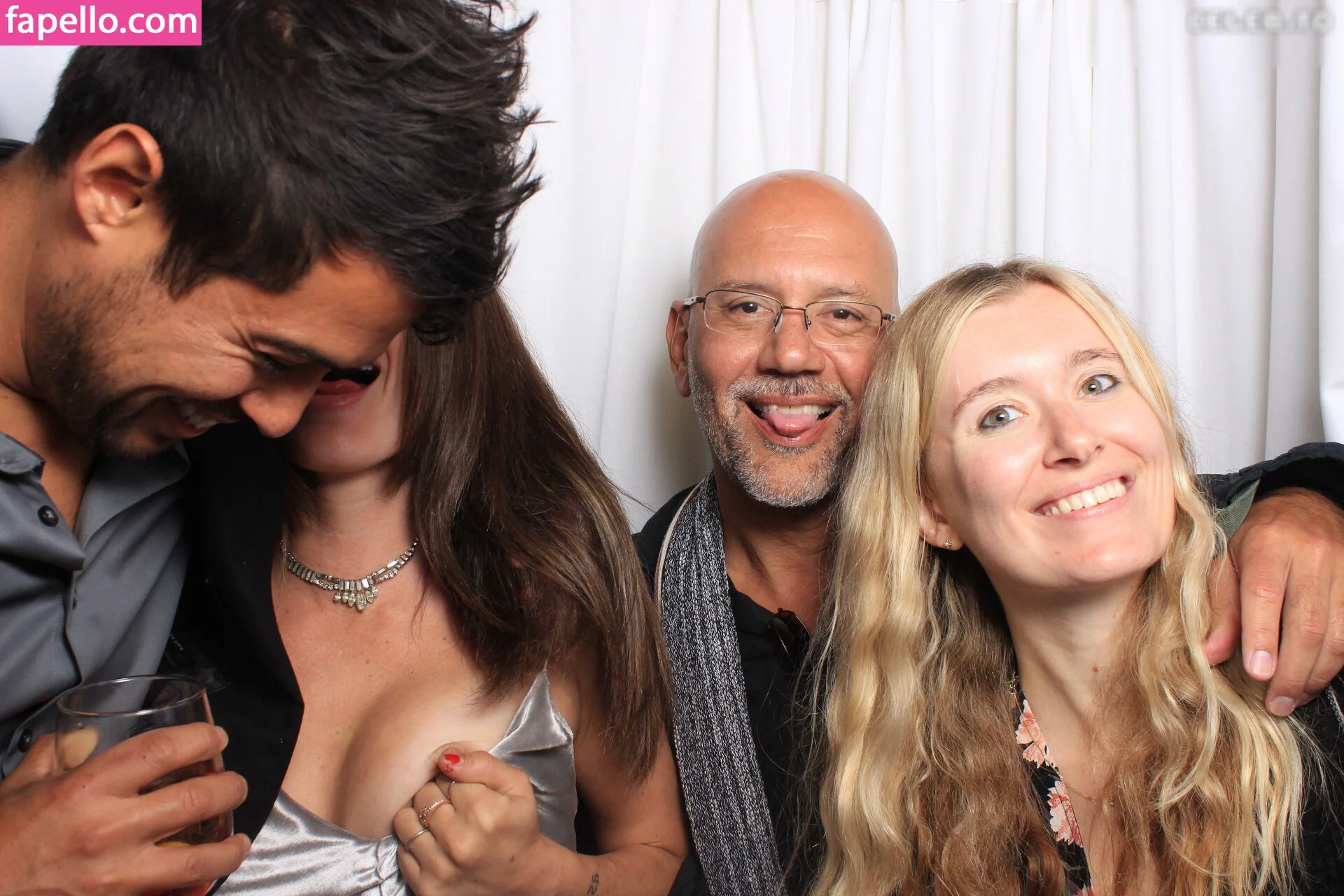 Photobox Flashes Onlyfans Photo Gallery 