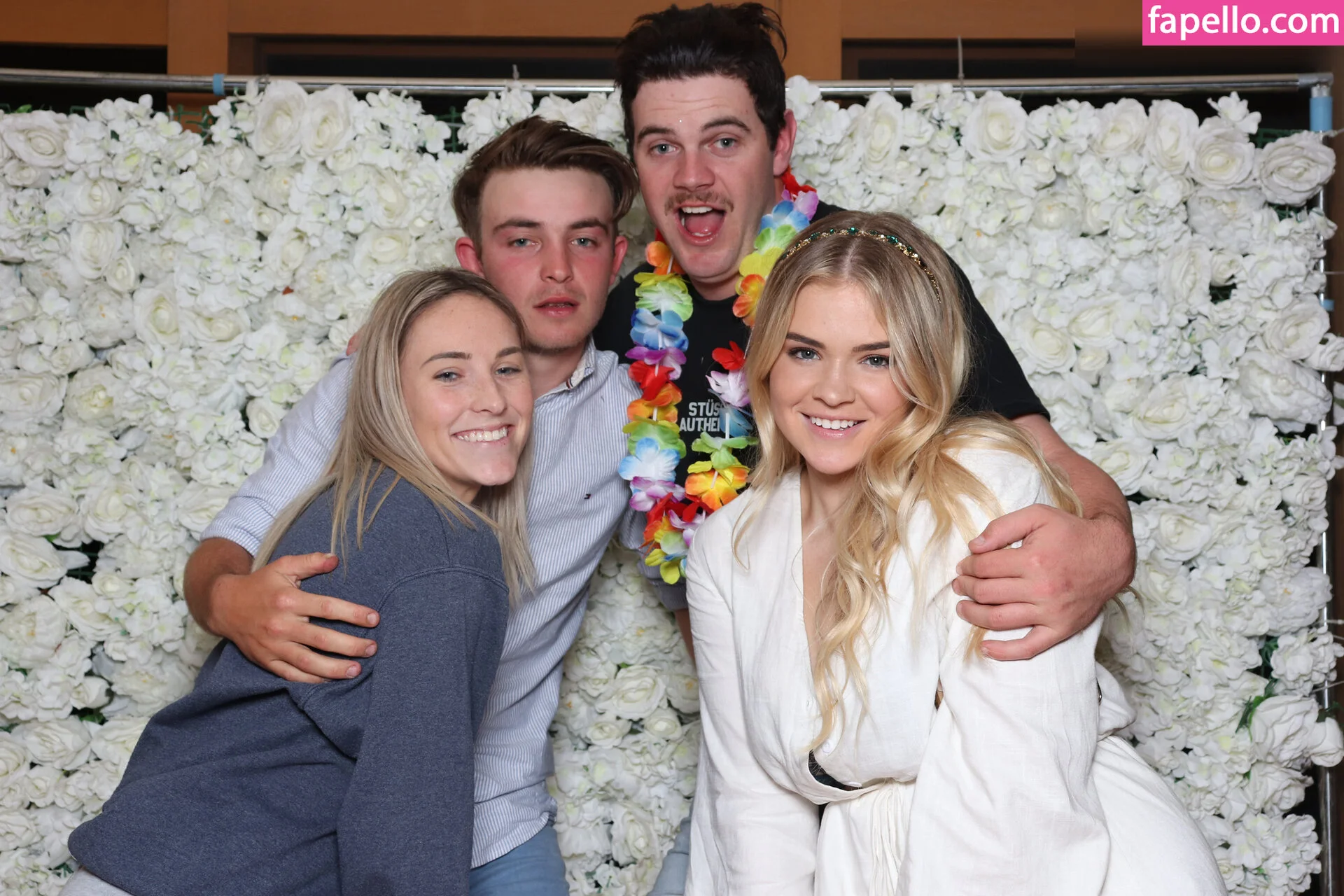 Photobox Flashes Onlyfans Photo Gallery 