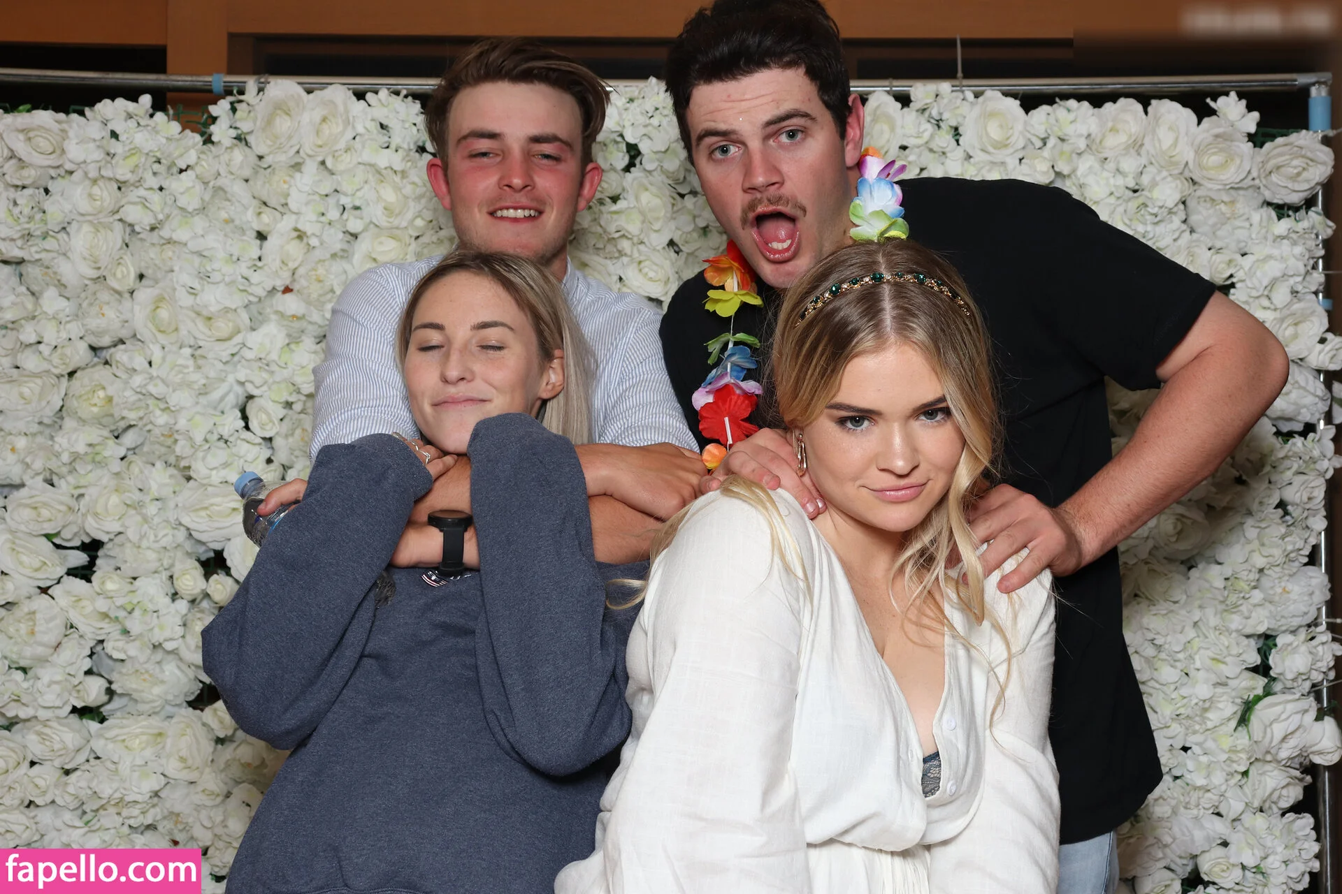 Photobox Flashes Onlyfans Photo Gallery 