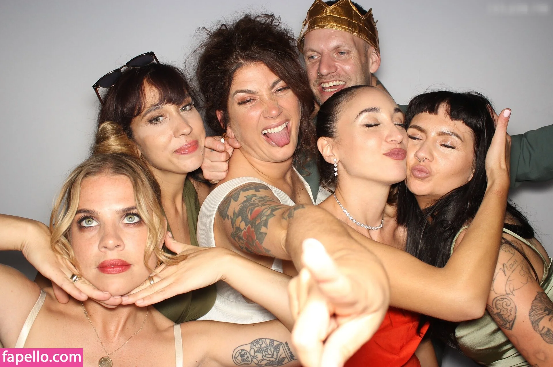 Photobox Flashes Onlyfans Photo Gallery 