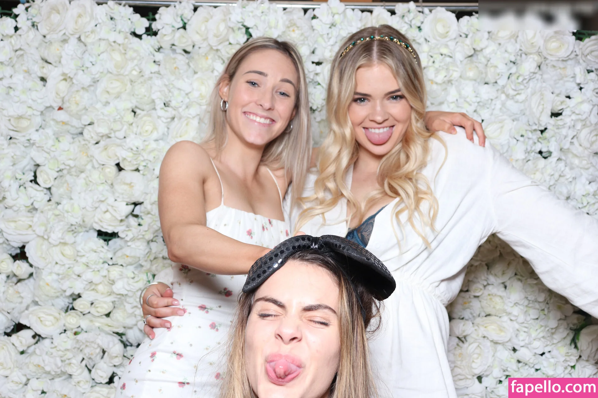 Photobox Flashes Onlyfans Photo Gallery 