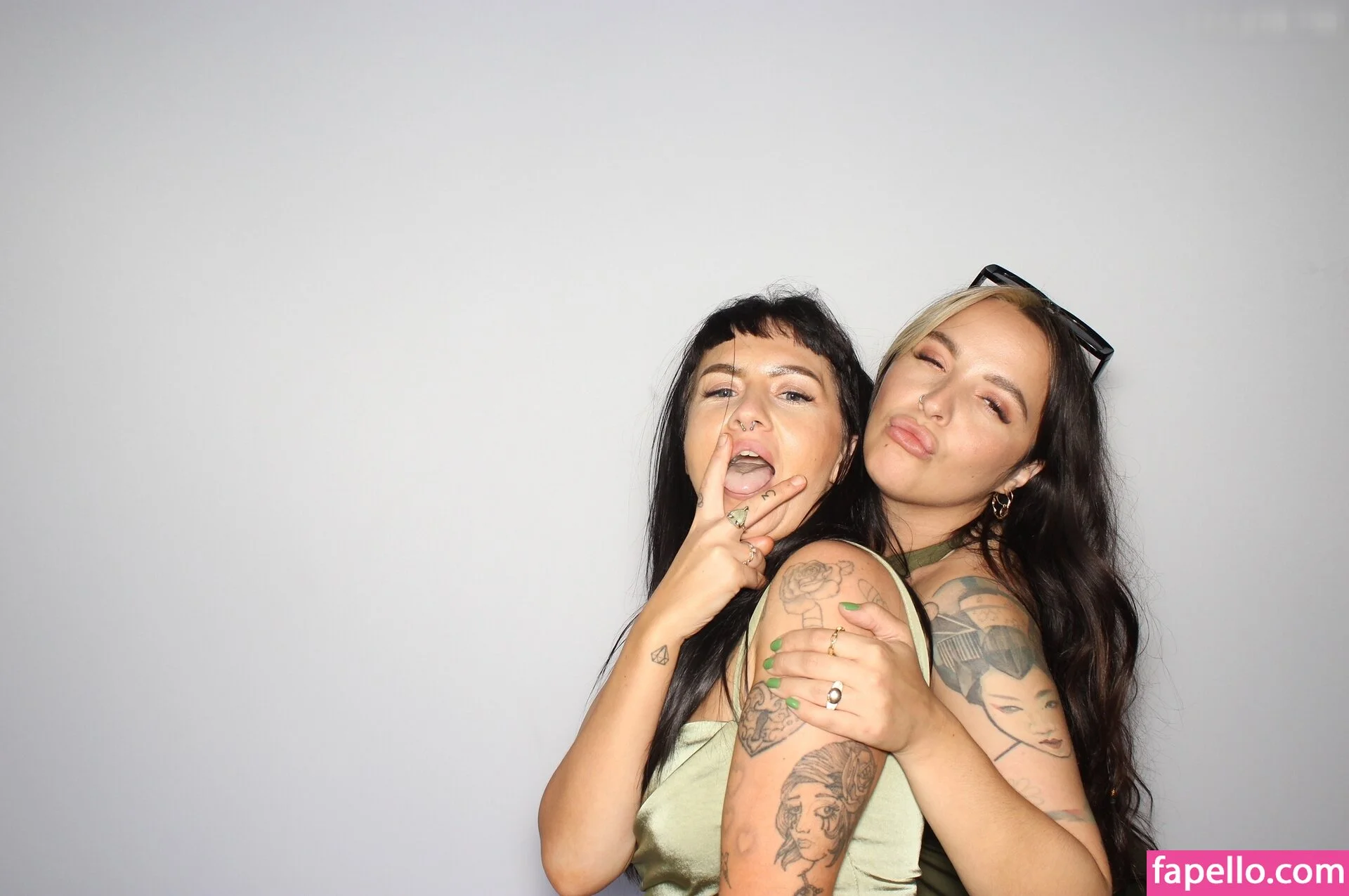 Photobox Flashes Onlyfans Photo Gallery 