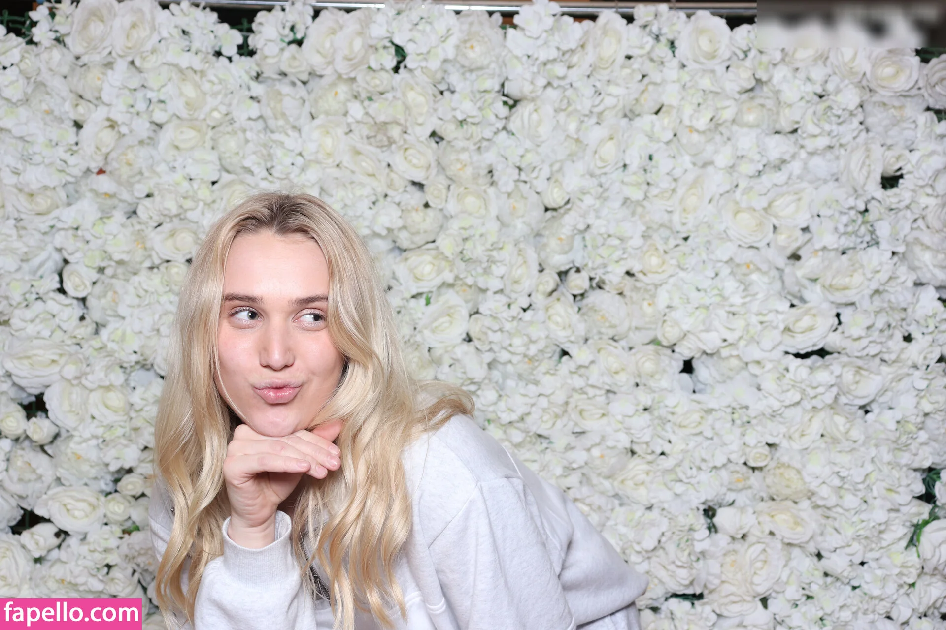 Photobox Flashes Onlyfans Photo Gallery 