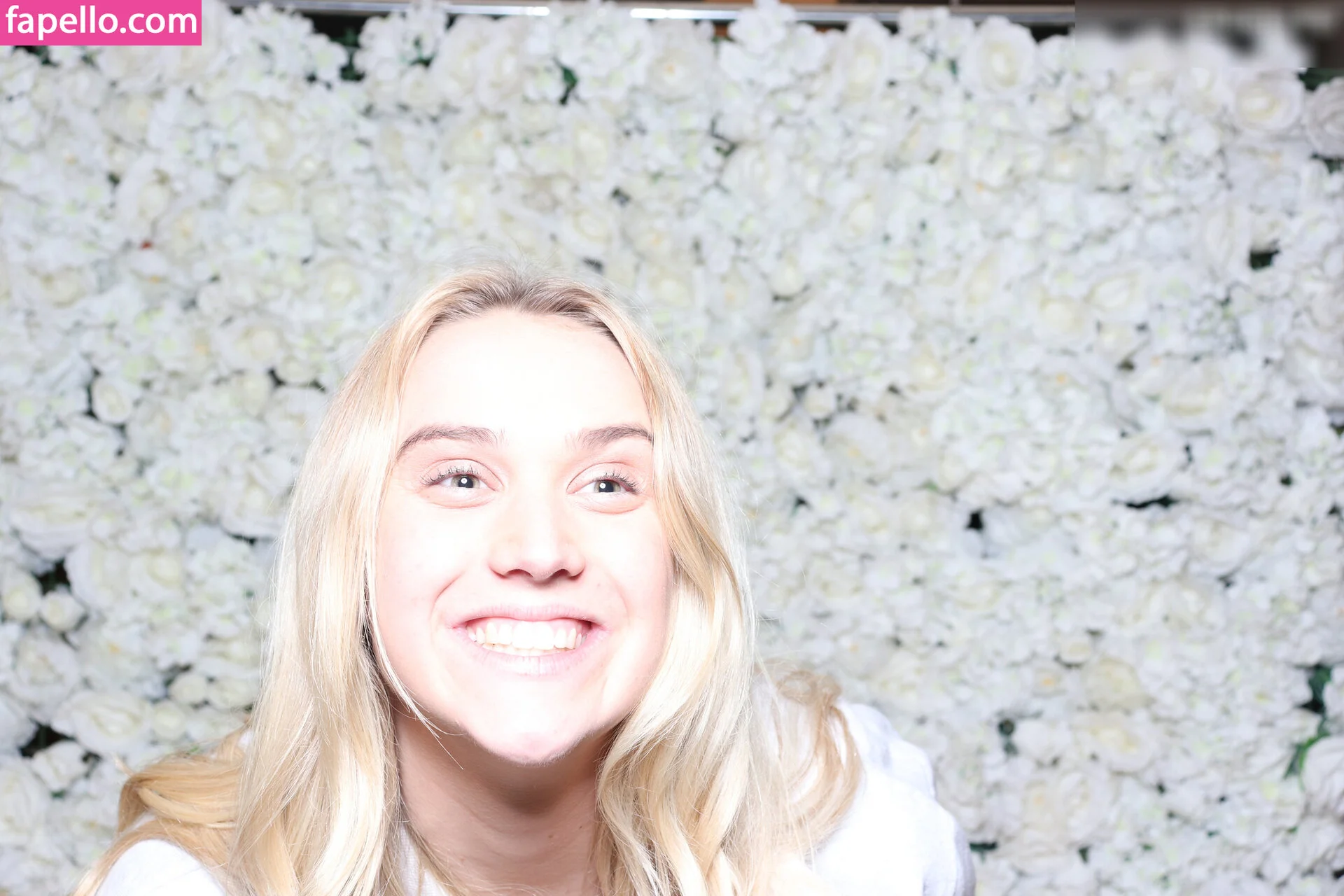 Photobox Flashes Onlyfans Photo Gallery 