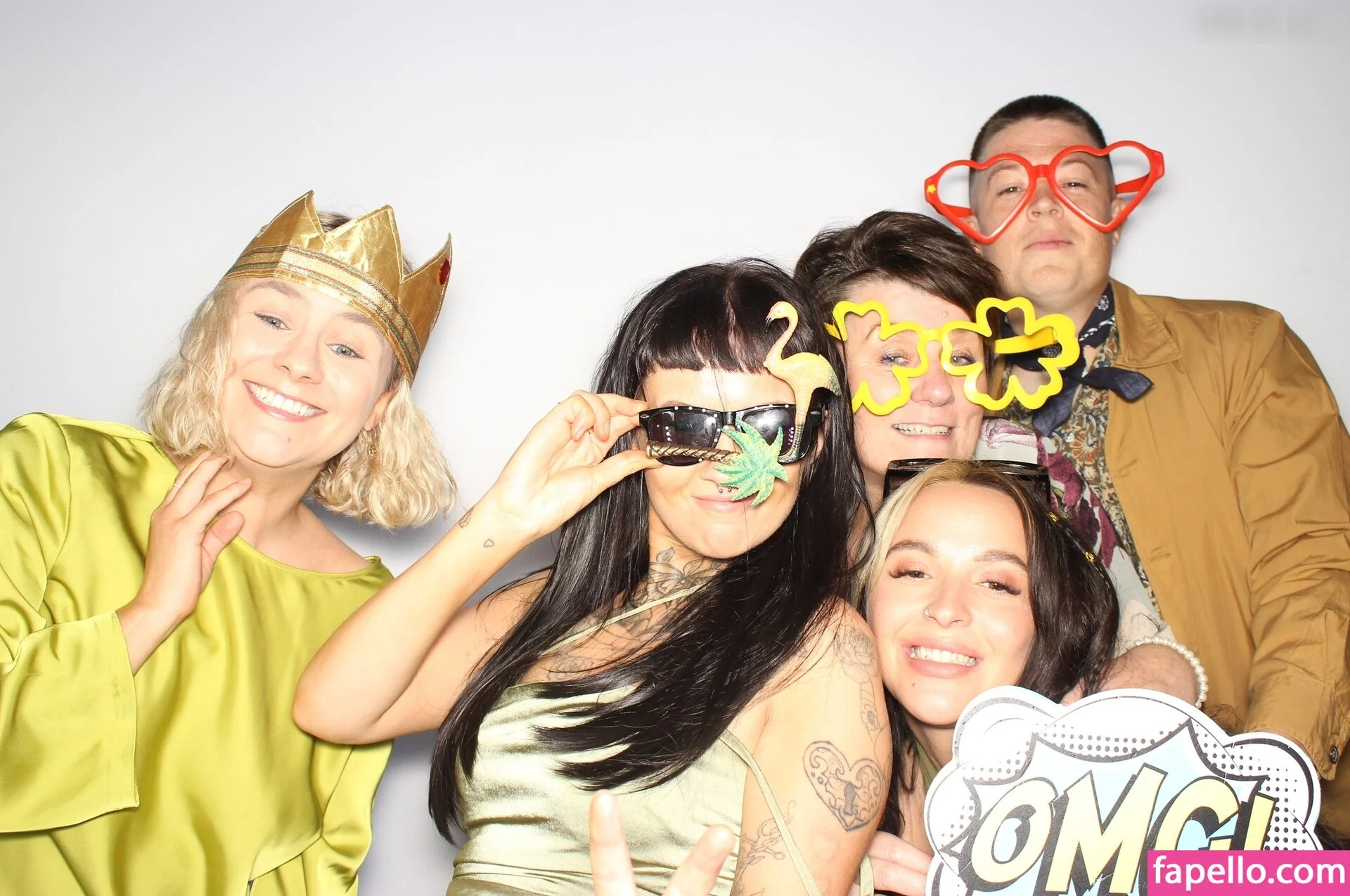 Photobox Flashes Onlyfans Photo Gallery 