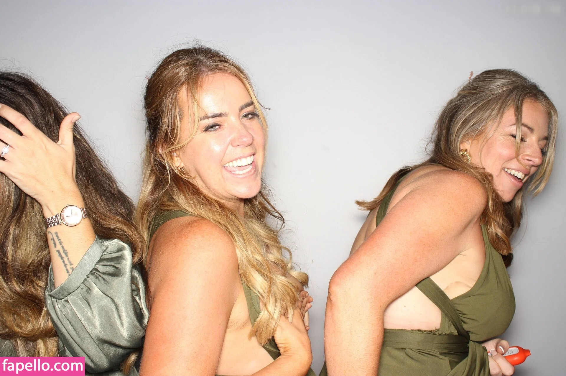 Photobox Flashes Onlyfans Photo Gallery 