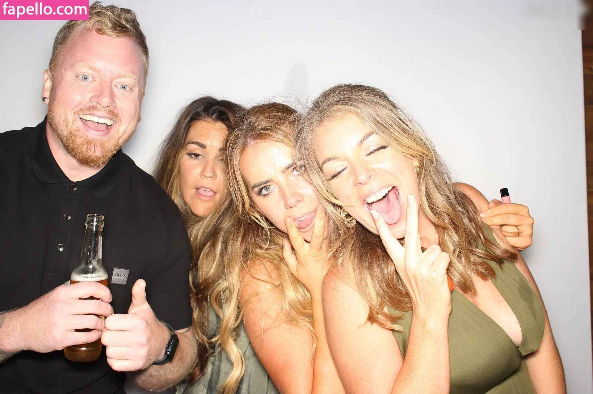 Photobox Flashes Onlyfans Photo Gallery 