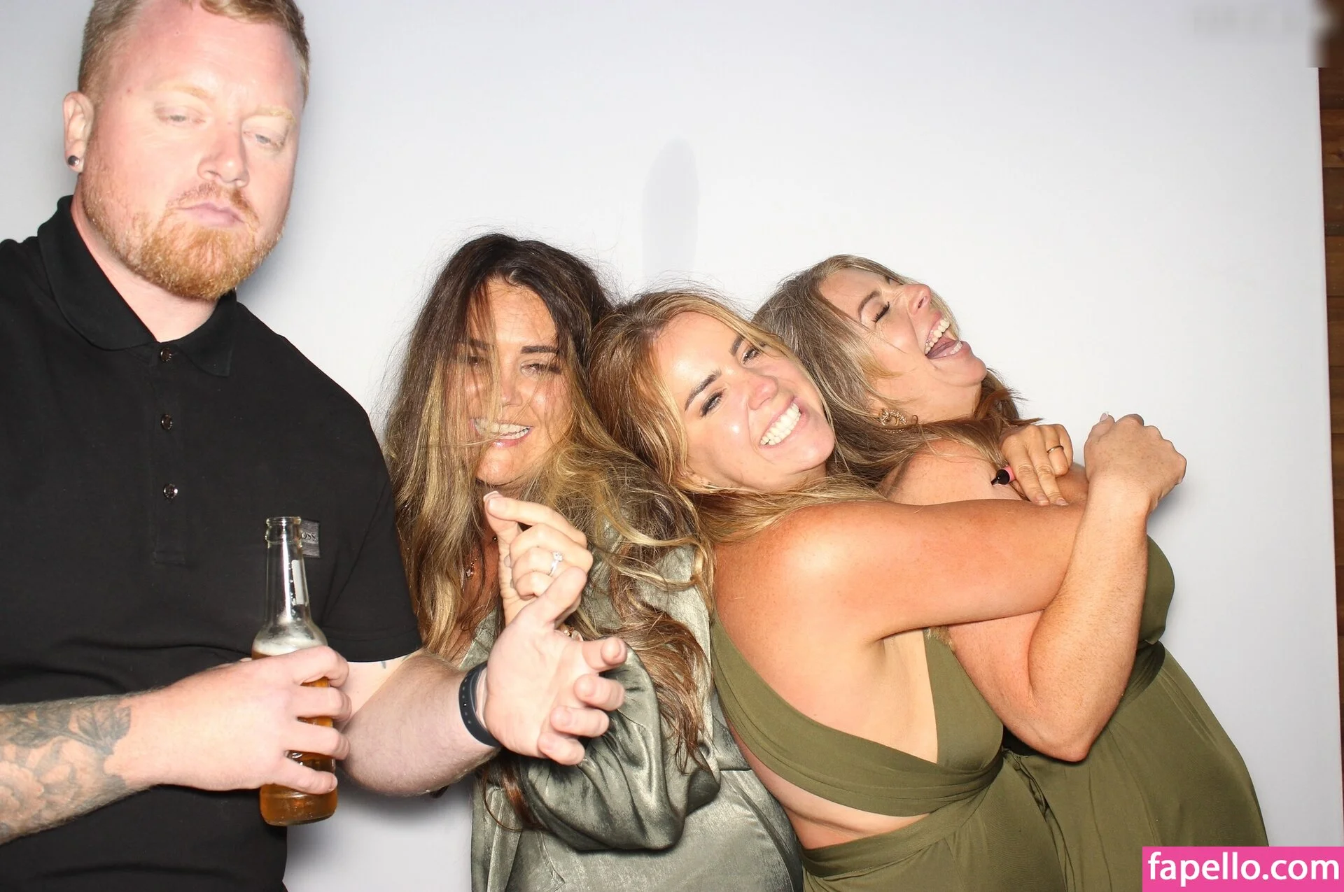 Photobox Flashes Onlyfans Photo Gallery 