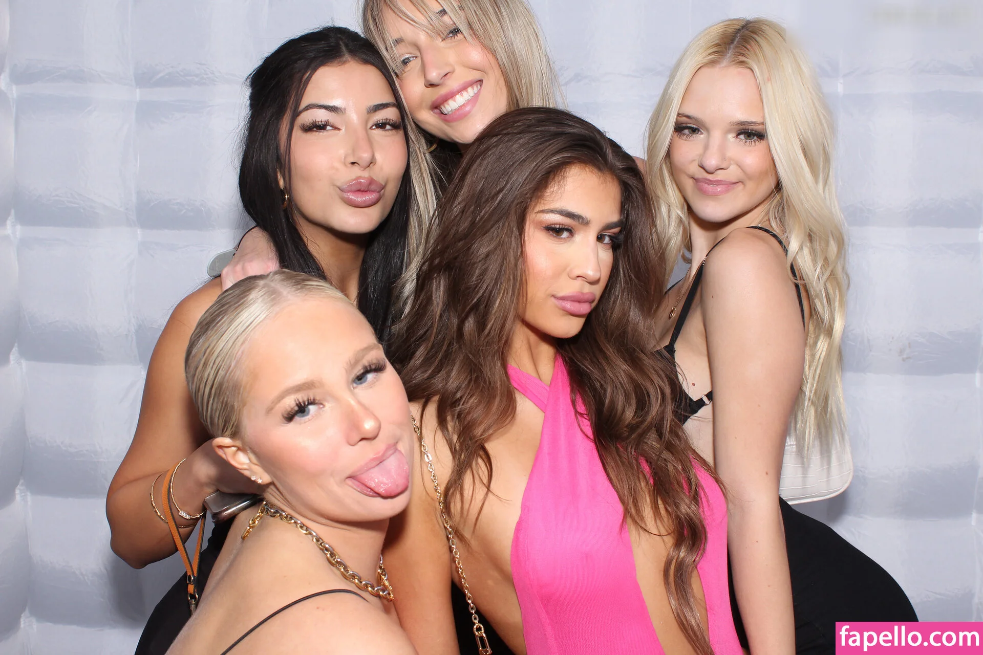 Photobox Flashes Onlyfans Photo Gallery 