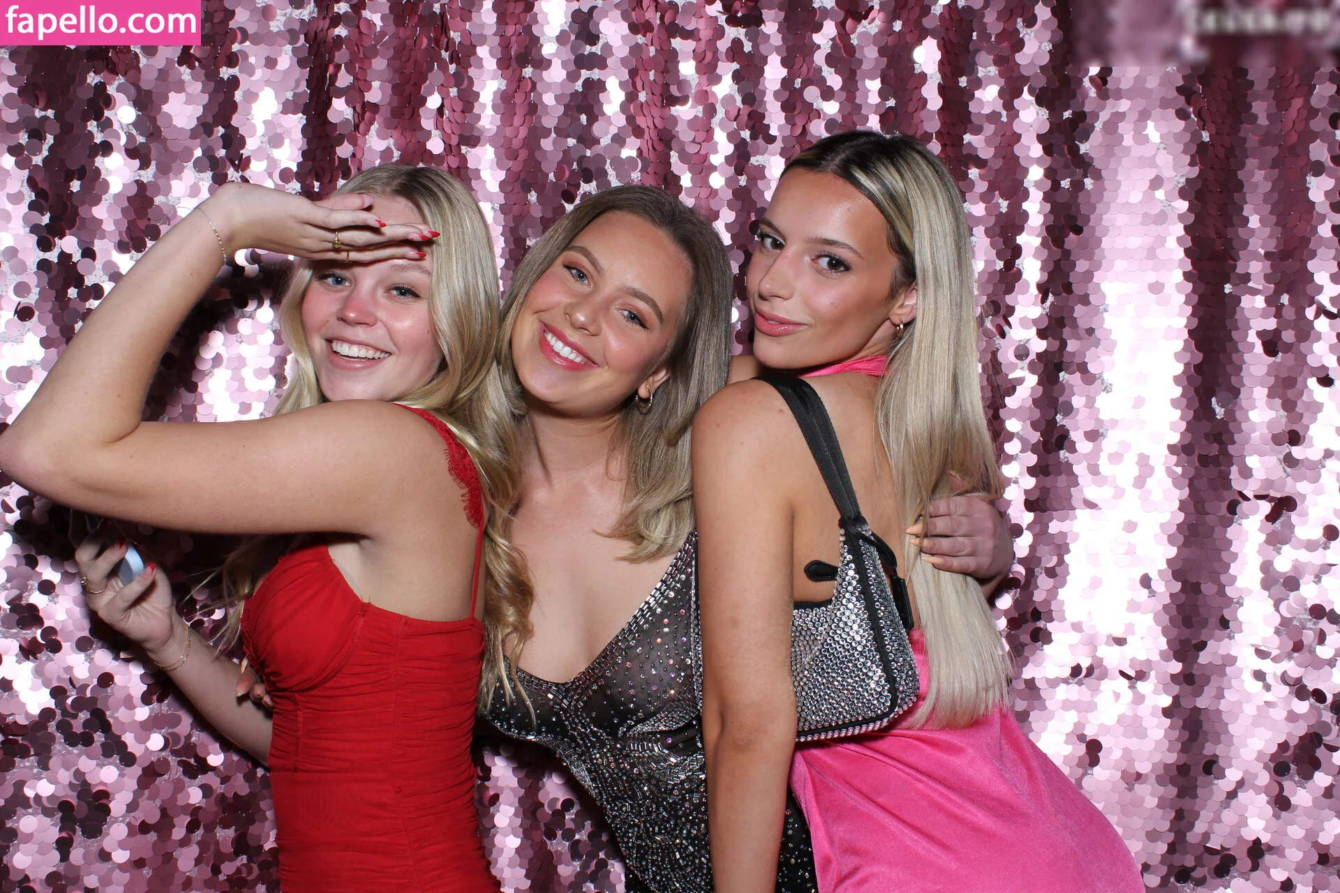 Photobox Flashes Onlyfans Photo Gallery 