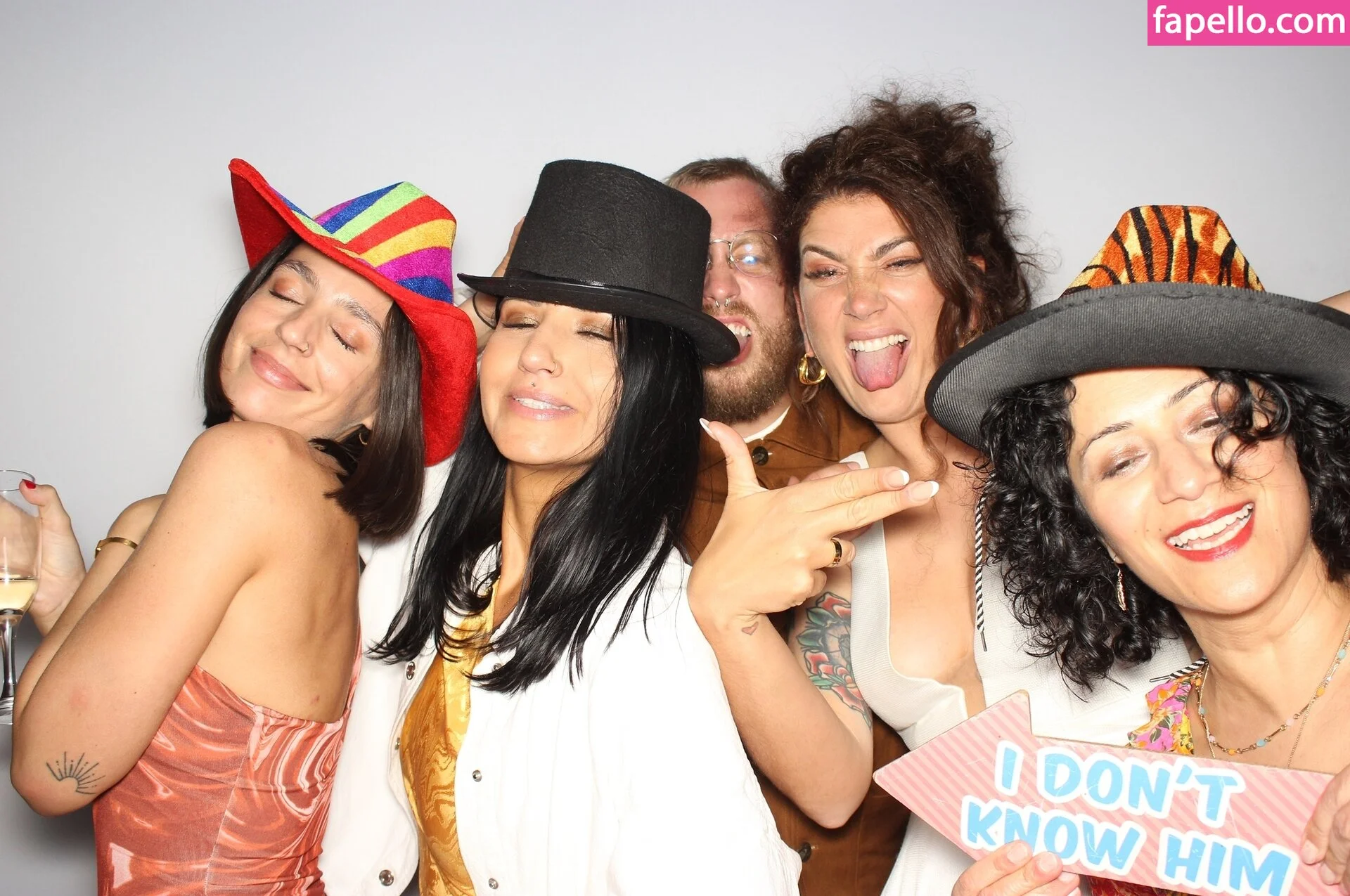 Photobox Flashes Onlyfans Photo Gallery 