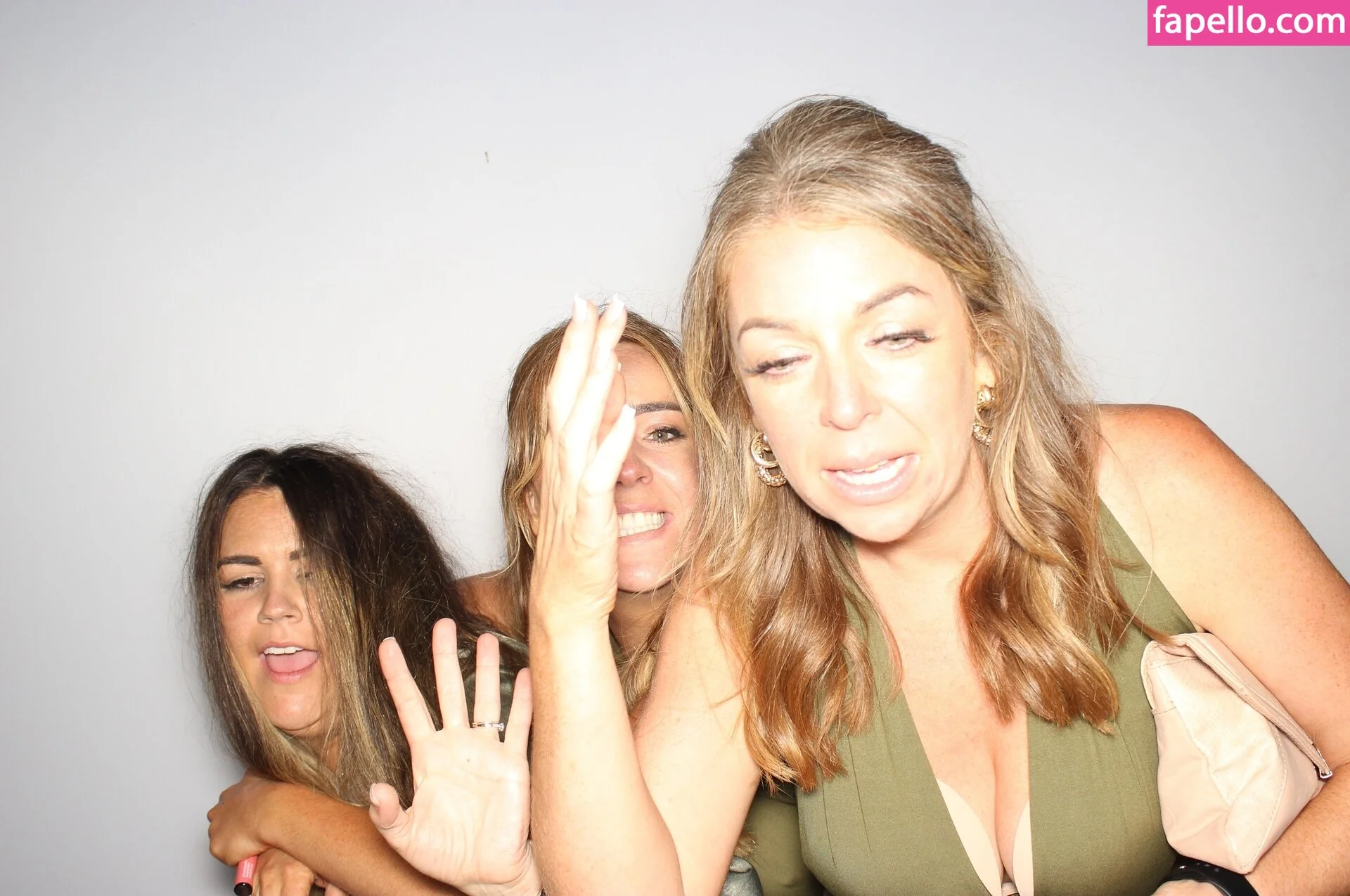 Photobox Flashes Onlyfans Photo Gallery 