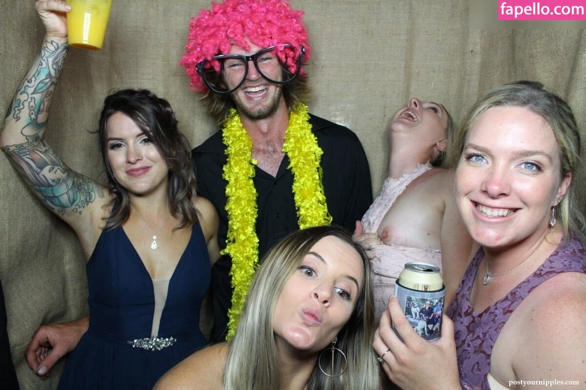 Photobox Flashes Onlyfans Photo Gallery 