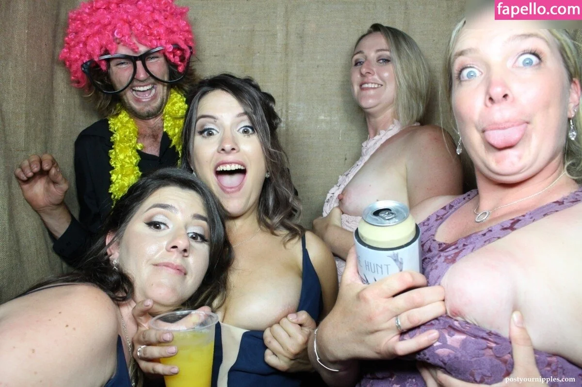 Photobox Flashes Onlyfans Photo Gallery 