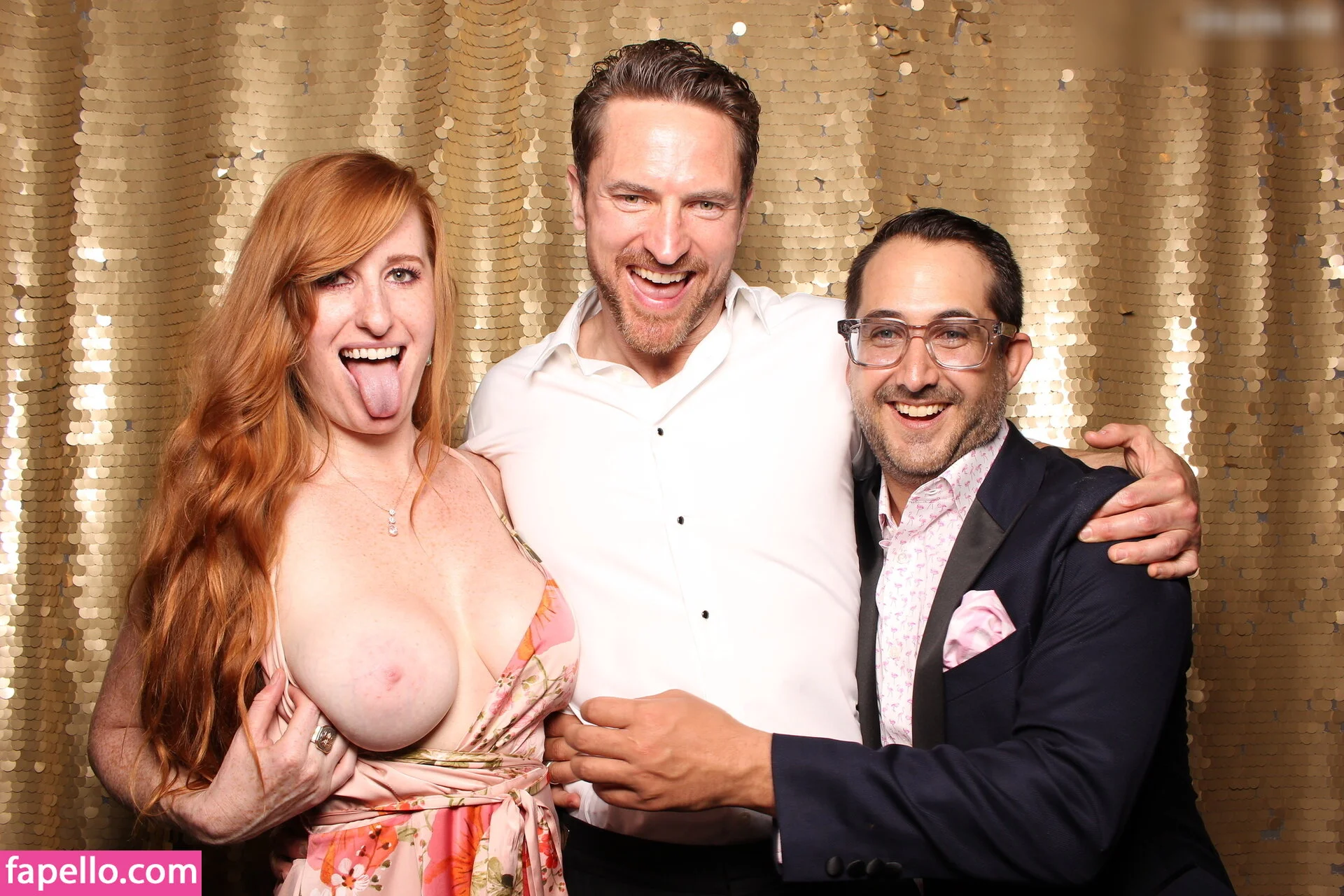 Photobox Flashes Onlyfans Photo Gallery 