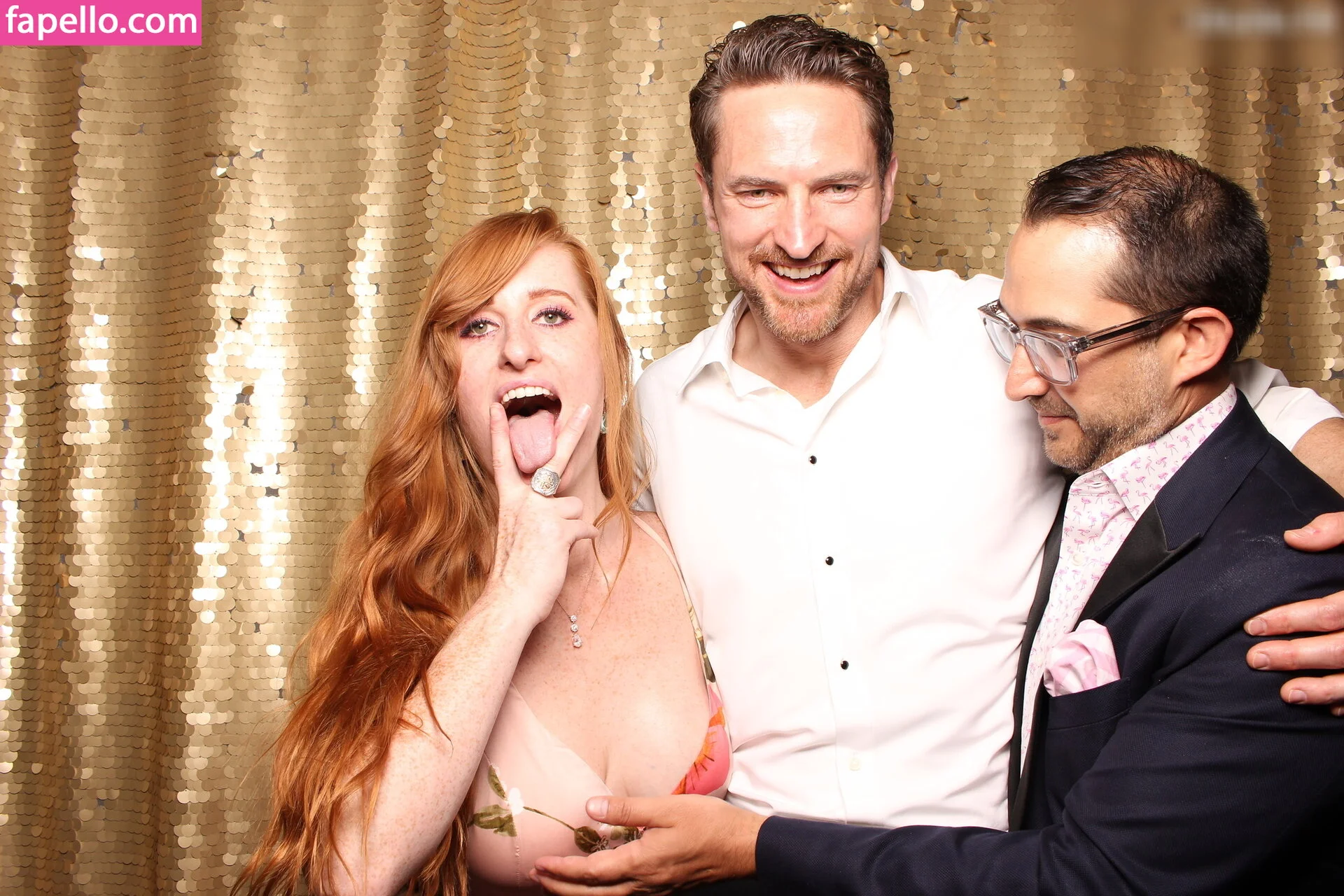 Photobox Flashes Onlyfans Photo Gallery 