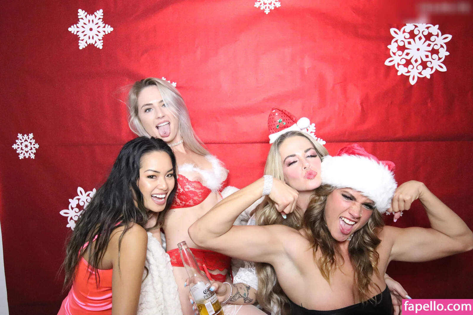 Photobox Flashes Onlyfans Photo Gallery 